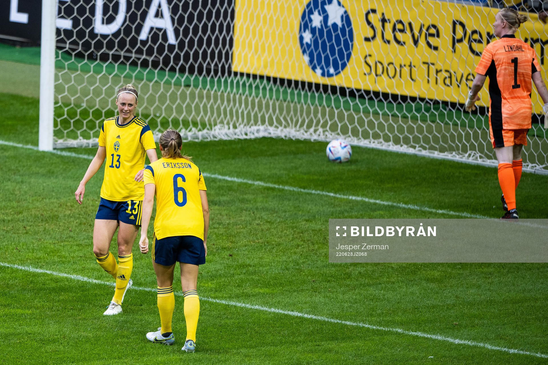 Amanda Ilestedt, Magdalena Eriksson and goalkeeper Hedvig