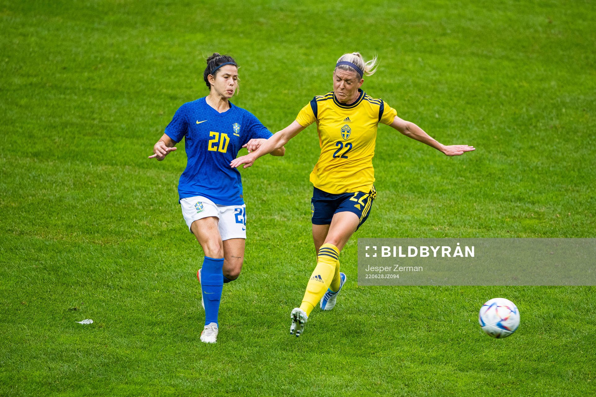 Fernanda of Brazil and Olivia Schough of Sweden