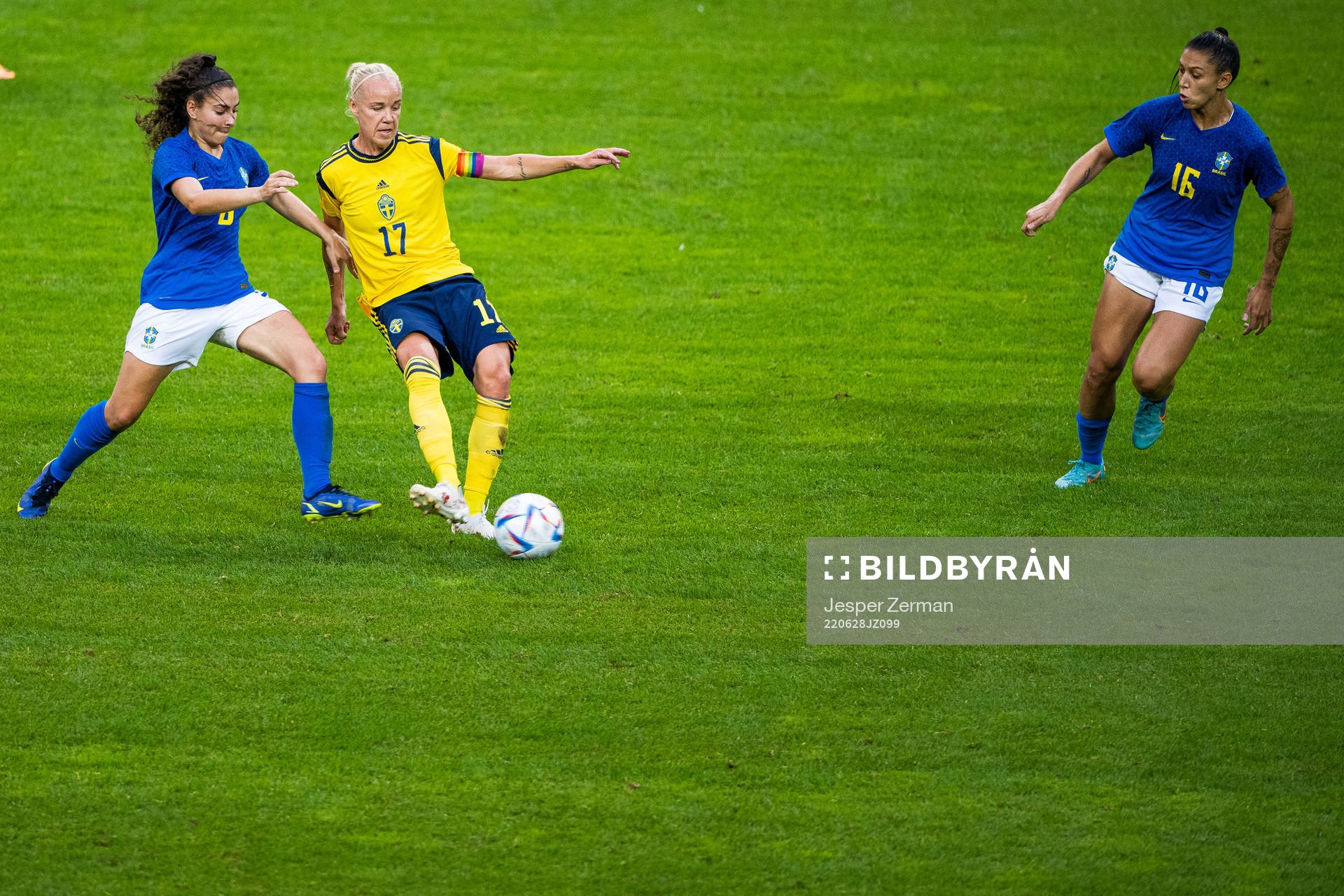 Angelina of Brazil and Caroline Seger of Sweden