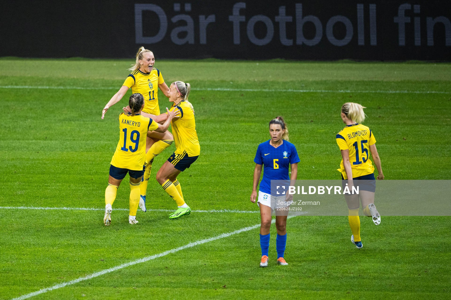 Stina Blackstenius of Sweden celebrates with team mates