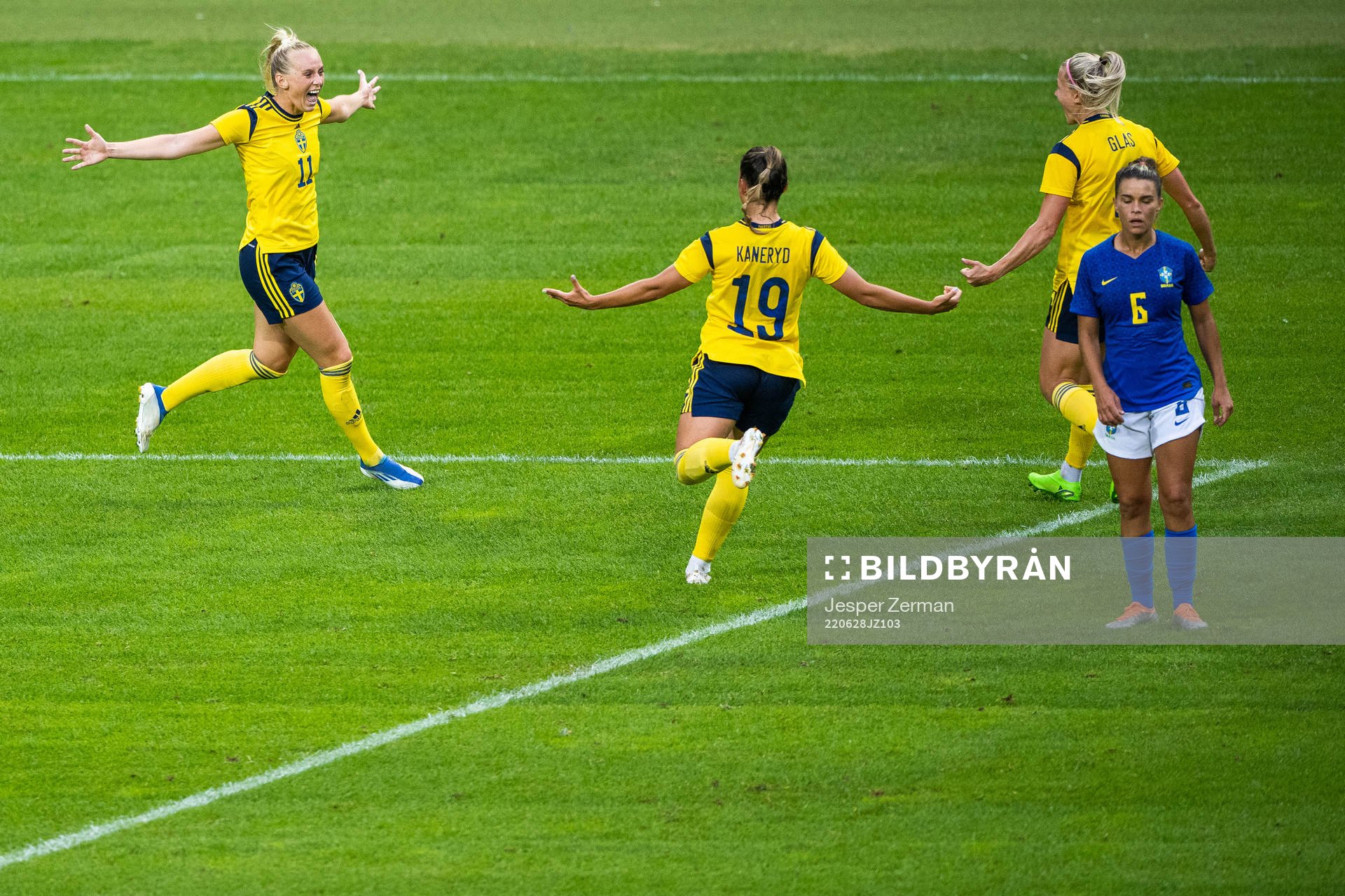 Stina Blackstenius of Sweden celebrates with team mates