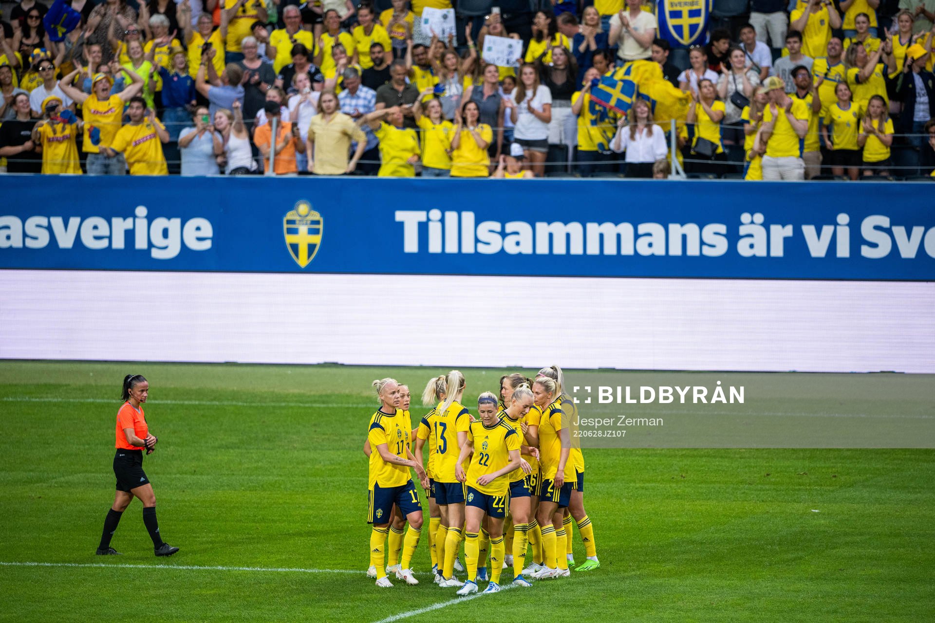 Stina Blackstenius of Sweden celebrates with team mates