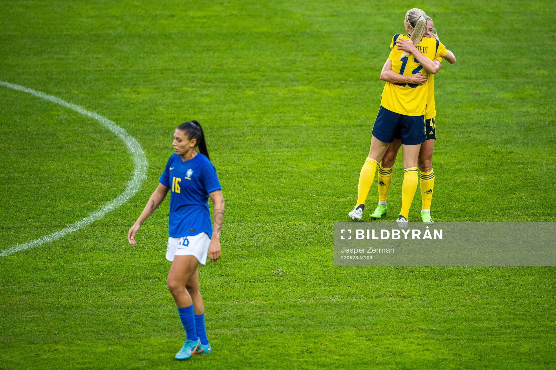 Amanda Ilestedt and Hanna Glas of Sweden celebrate