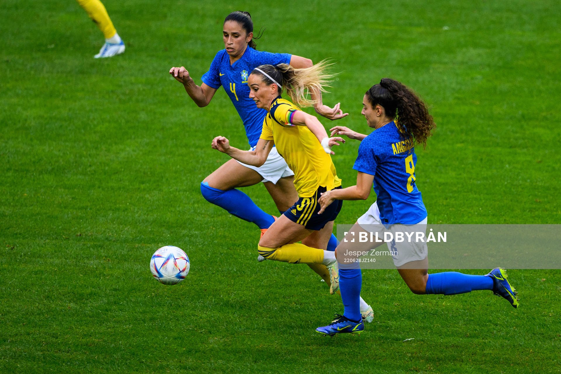 Rafaelle and Angelina of Brazil against Kosovare Asllani of