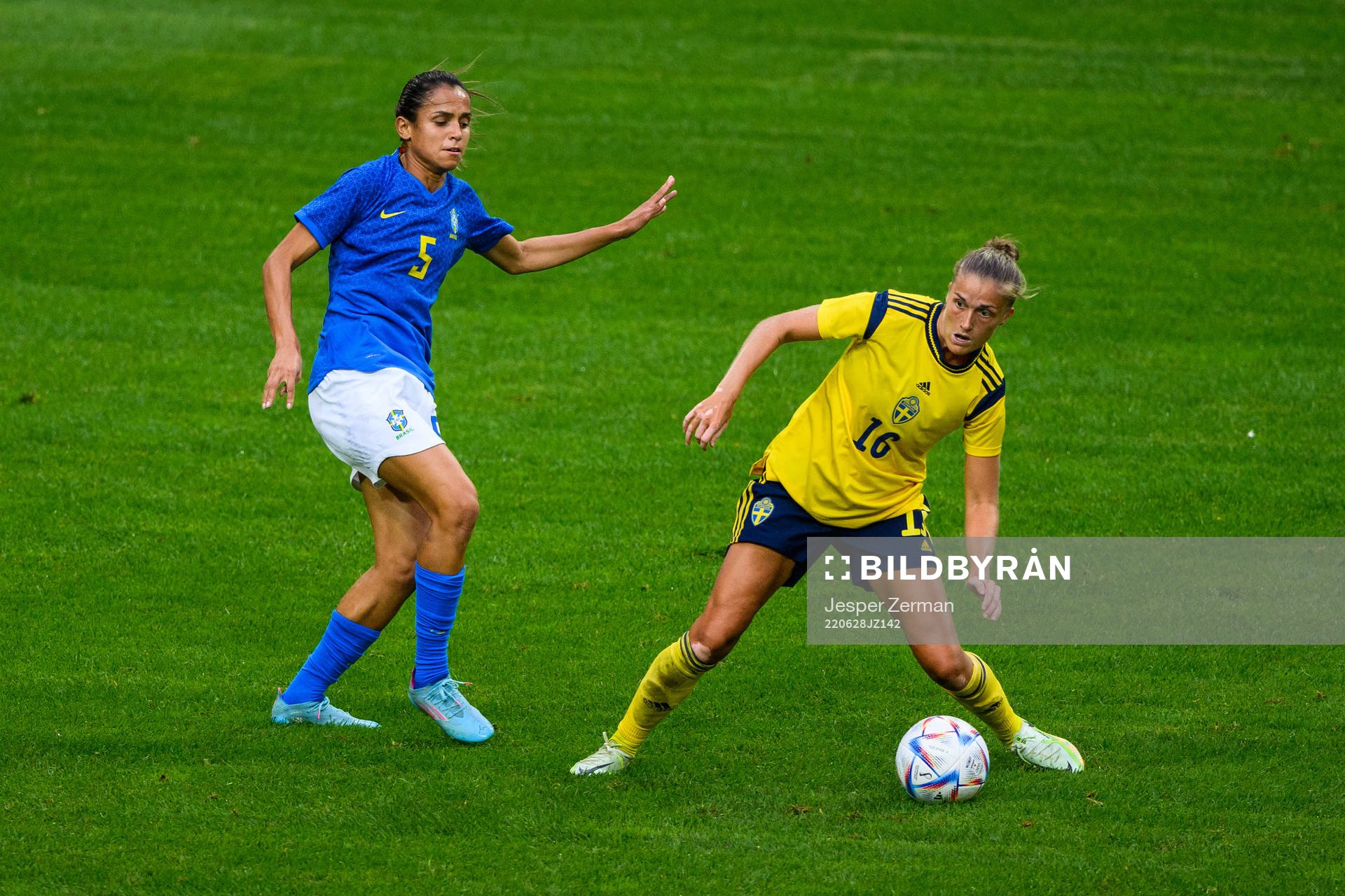 Duda S of Brazil and Filippa Angeldahl of Sweden