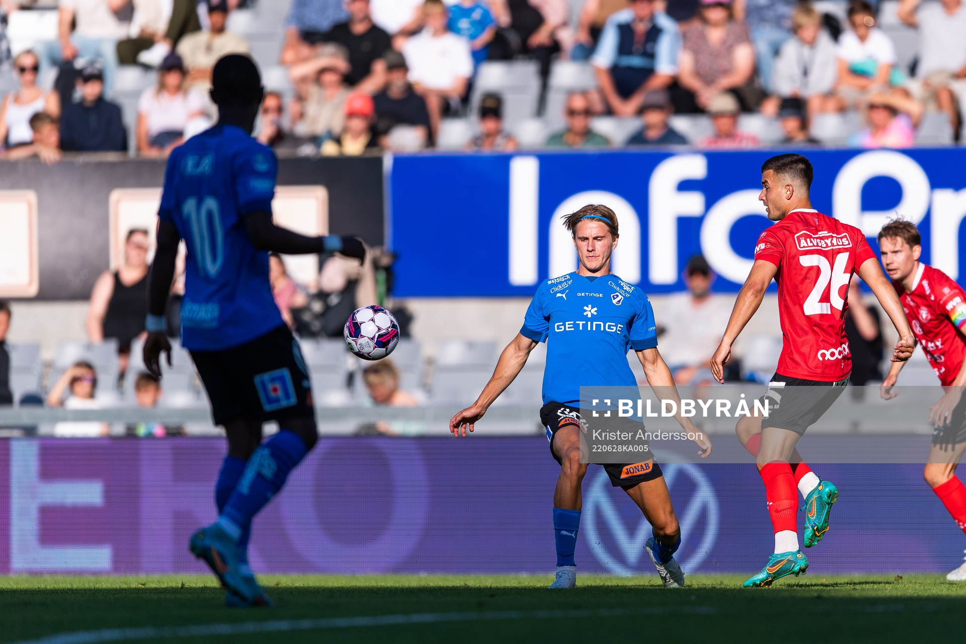 Halmstads Erik Ahlstrand och Trelleborgs Haris Brkic