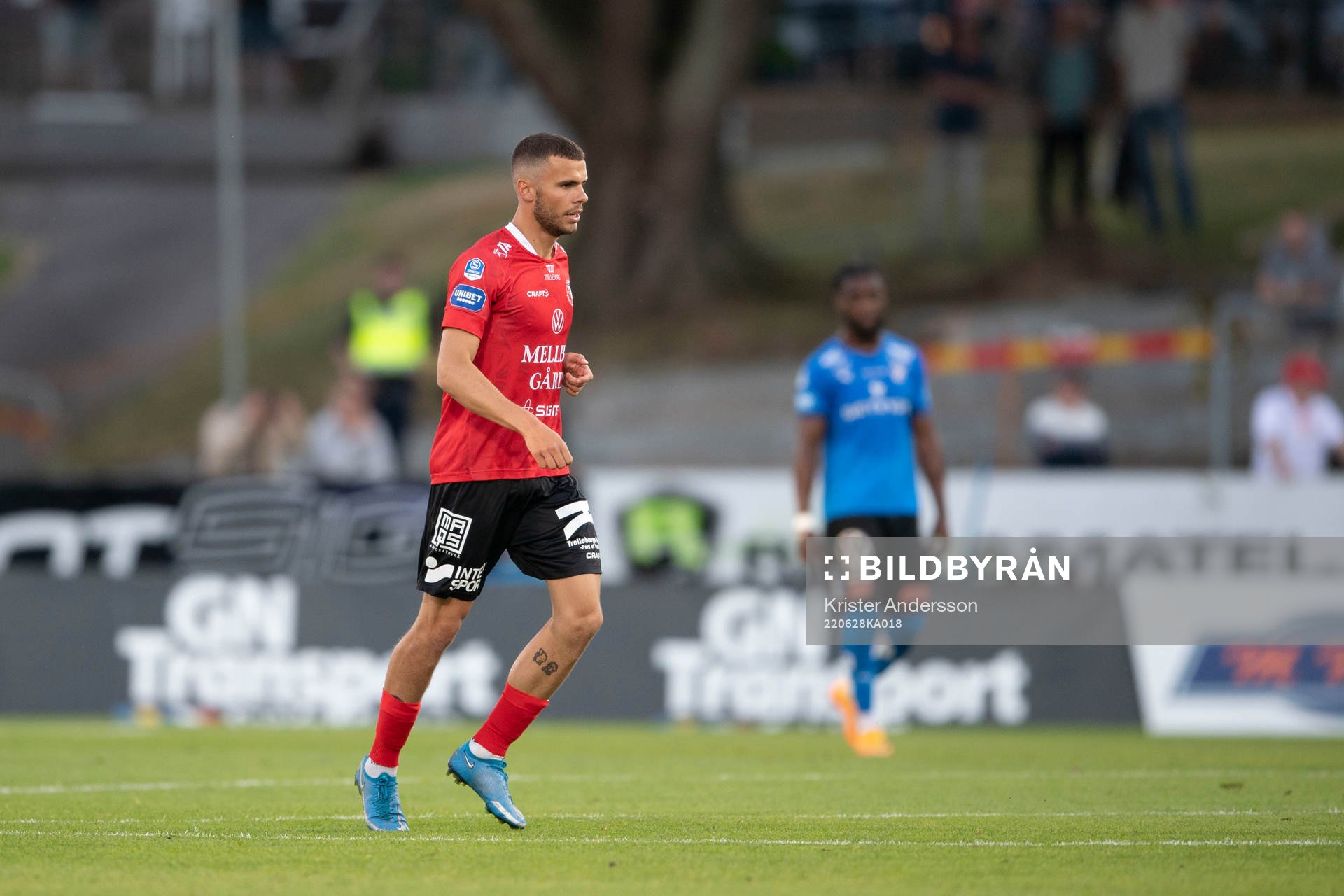 Halmstads Jonathan Svedberg jublar efter 1-1 under fotbollsmatchen i Superettan mellan Halmstad och Trelleborg den 28 juni 2022 i Halmstad.