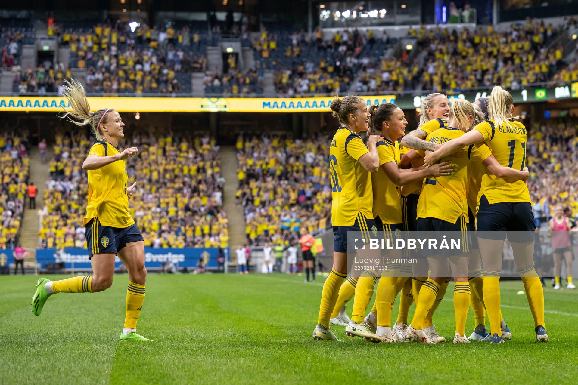 Lina Hurtig of Sweden celebrate with teammates