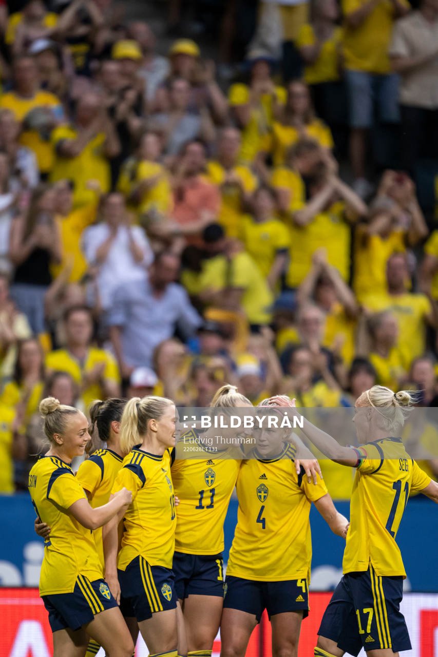 Stina Blackstenius of Sweden celebrate with teammates