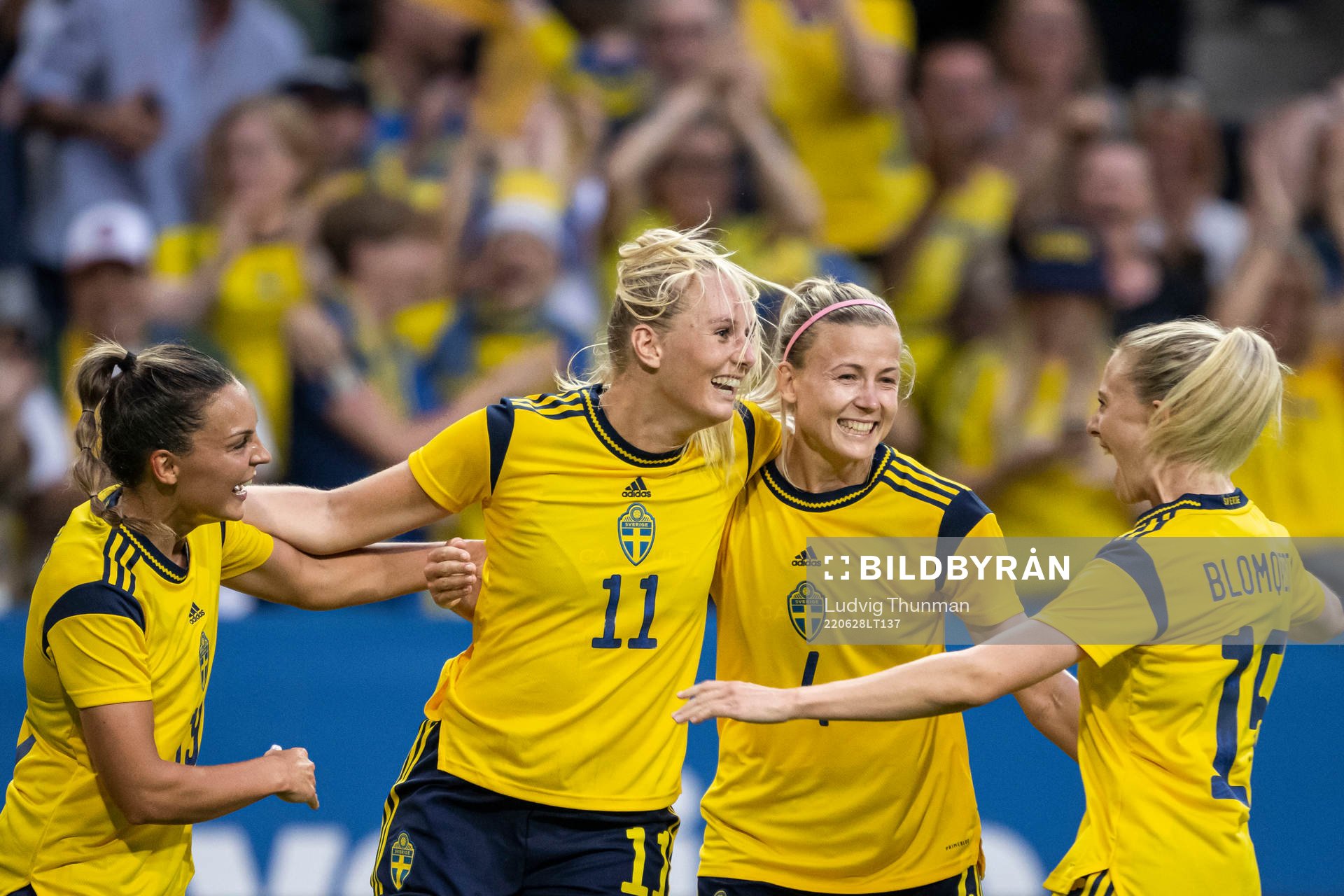 Stina Blackstenius of Sweden celebrate with teammates