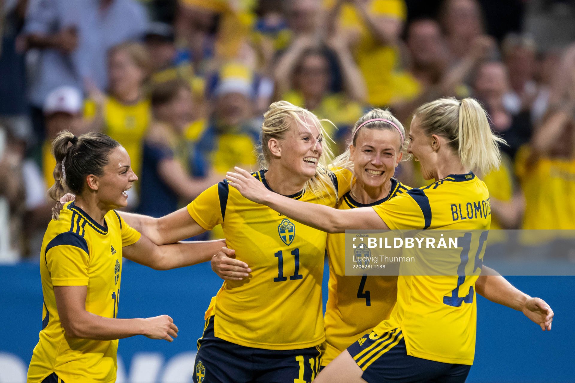 Stina Blackstenius of Sweden celebrate with teammates