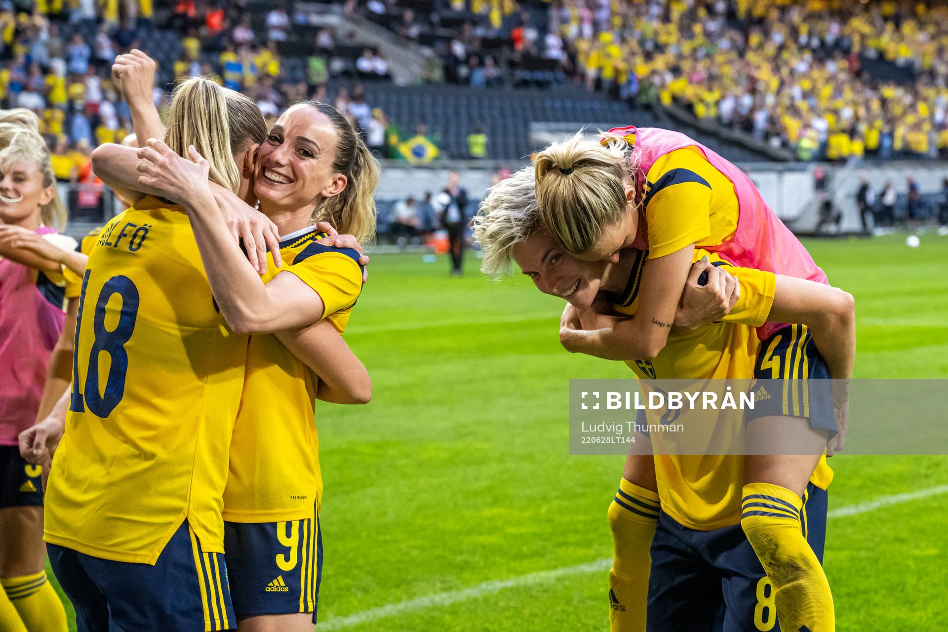 Fridolina Rolfö, Kosovare Asllani, Nathalie Björn and