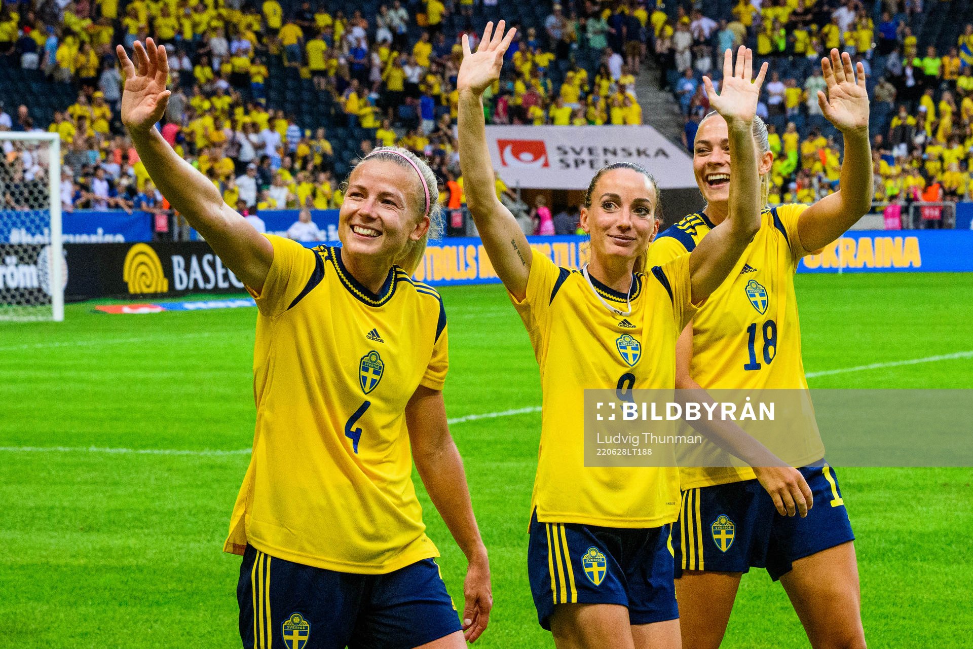 Hanna Glas, Kosovare Asllani and Fridolina Rolfö of Sweden