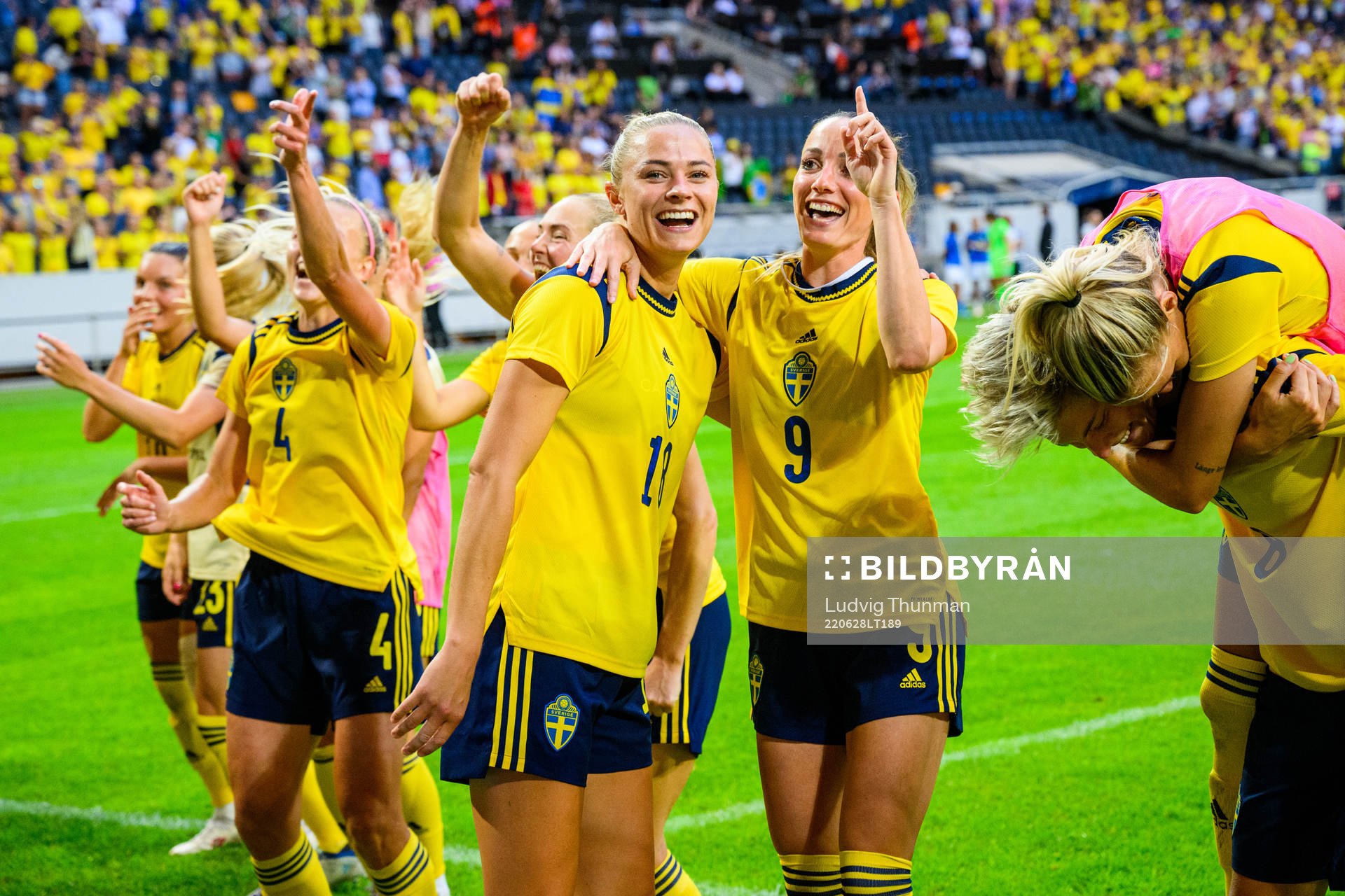 Fridolina Rolfö and Kosovare Asllani of Sweden