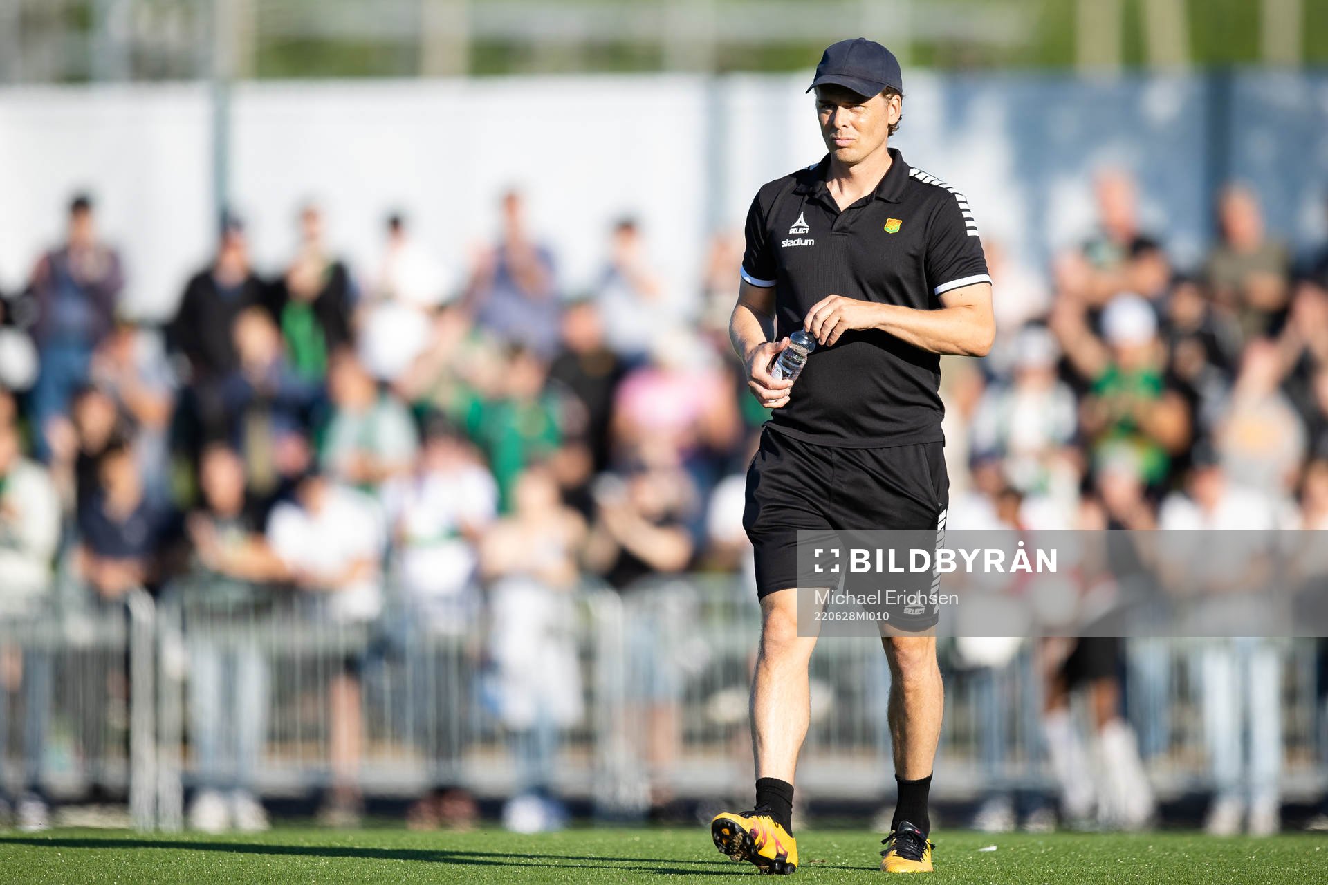 GAIS tränare Fredrik Holmberg innan fotbollsmatchen i Svenska Cupen mellan Lindome och GAIS den 28 juni 2022 i Mölndal. 