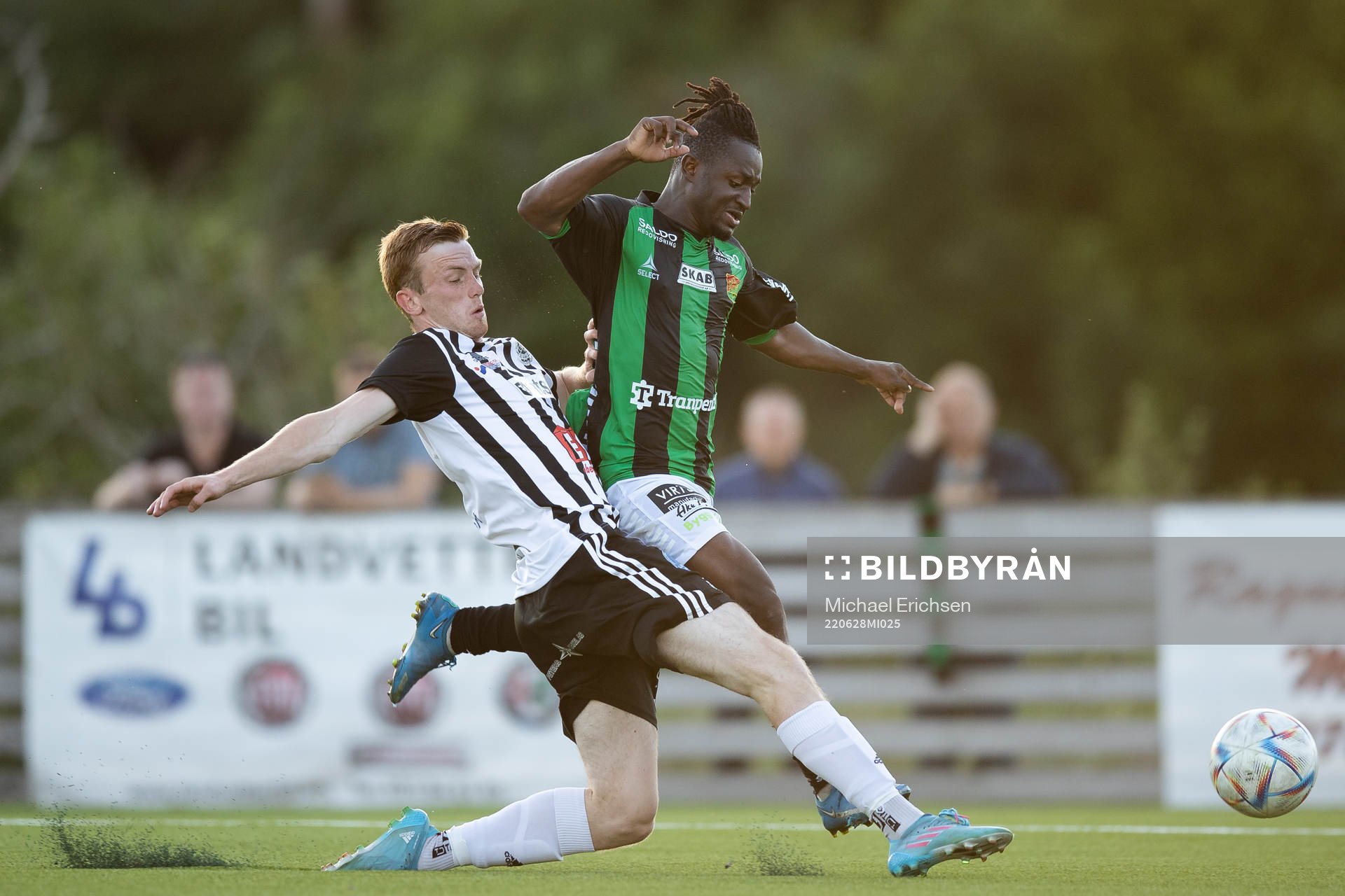 Lindomes Theodor Johansson och GAIS Michael Kargbo