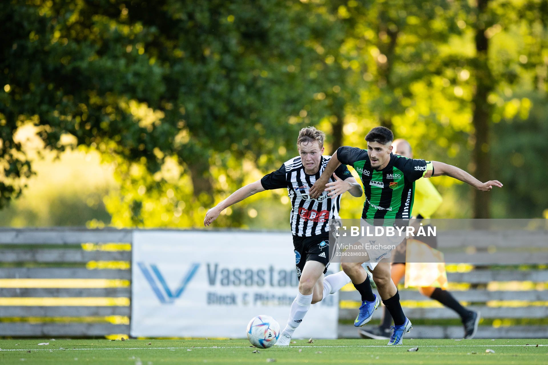 Lindomes Emil Karlsson och GAIS Emin Grozdanic