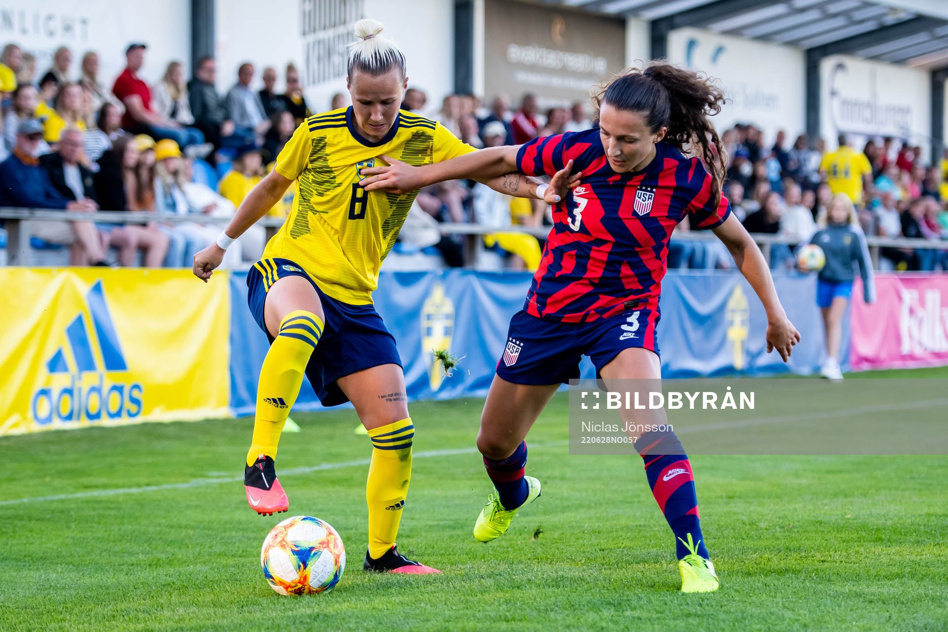 Marika Bergman Lundin of Sweden and Kerry Abello of USA