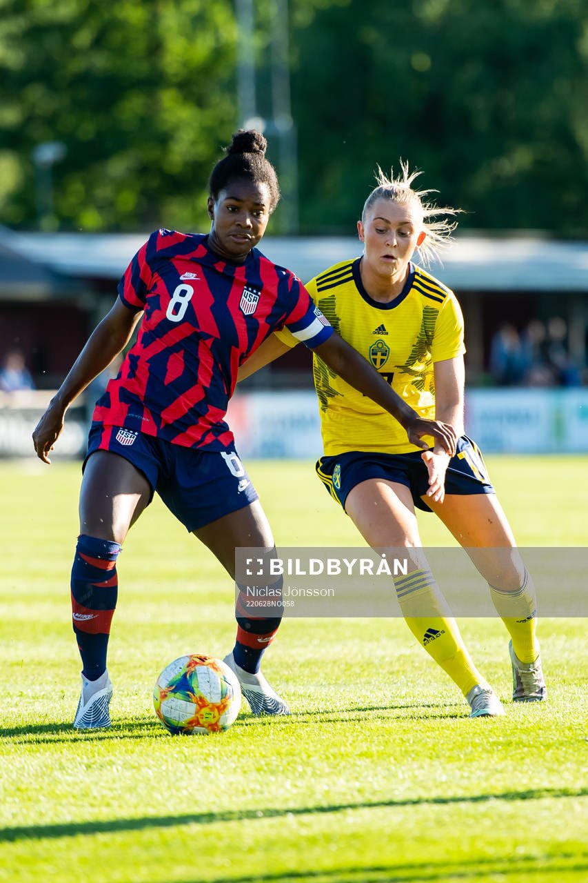 Brianna Pinto of USA and Beatrice Persson of Sweden during the football match in a U23 three nations tournament between Sweden and USA on June 28, 2022 in Vittsjö.