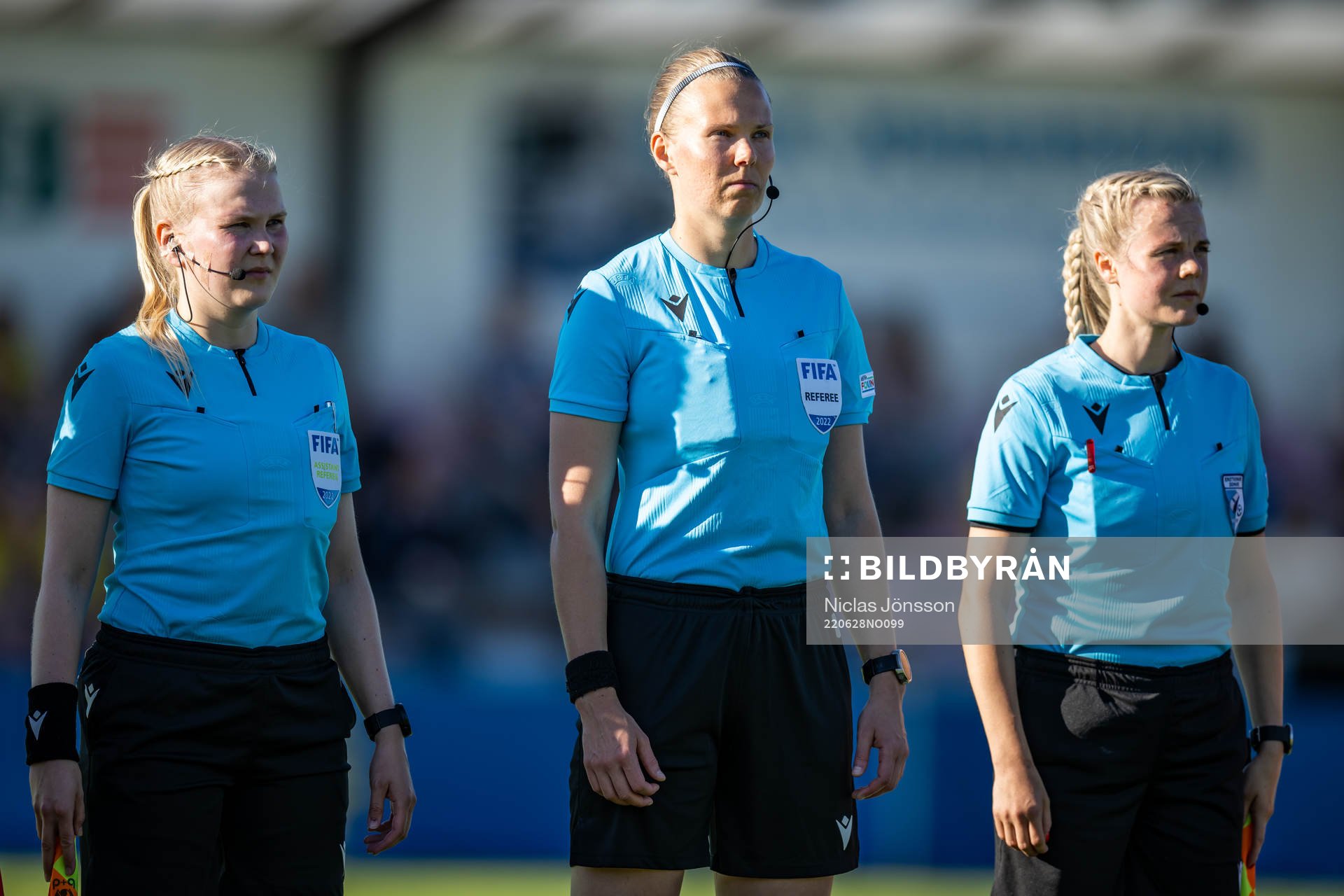 assistant referee Alisa Levälampi, referee Minka Vekkeli