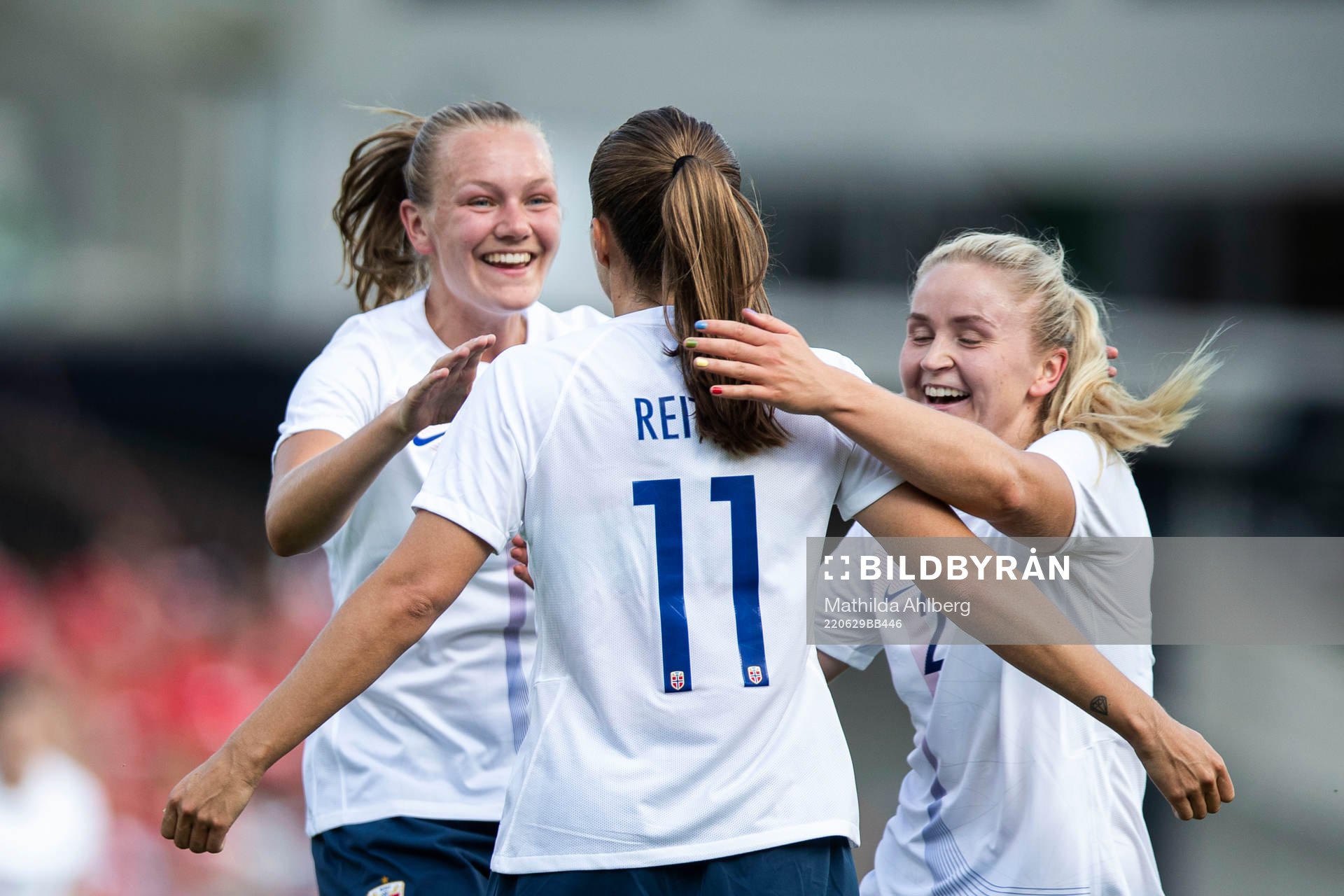 Guro Reiten of Norway celebrate the 1-1 goal with teammates