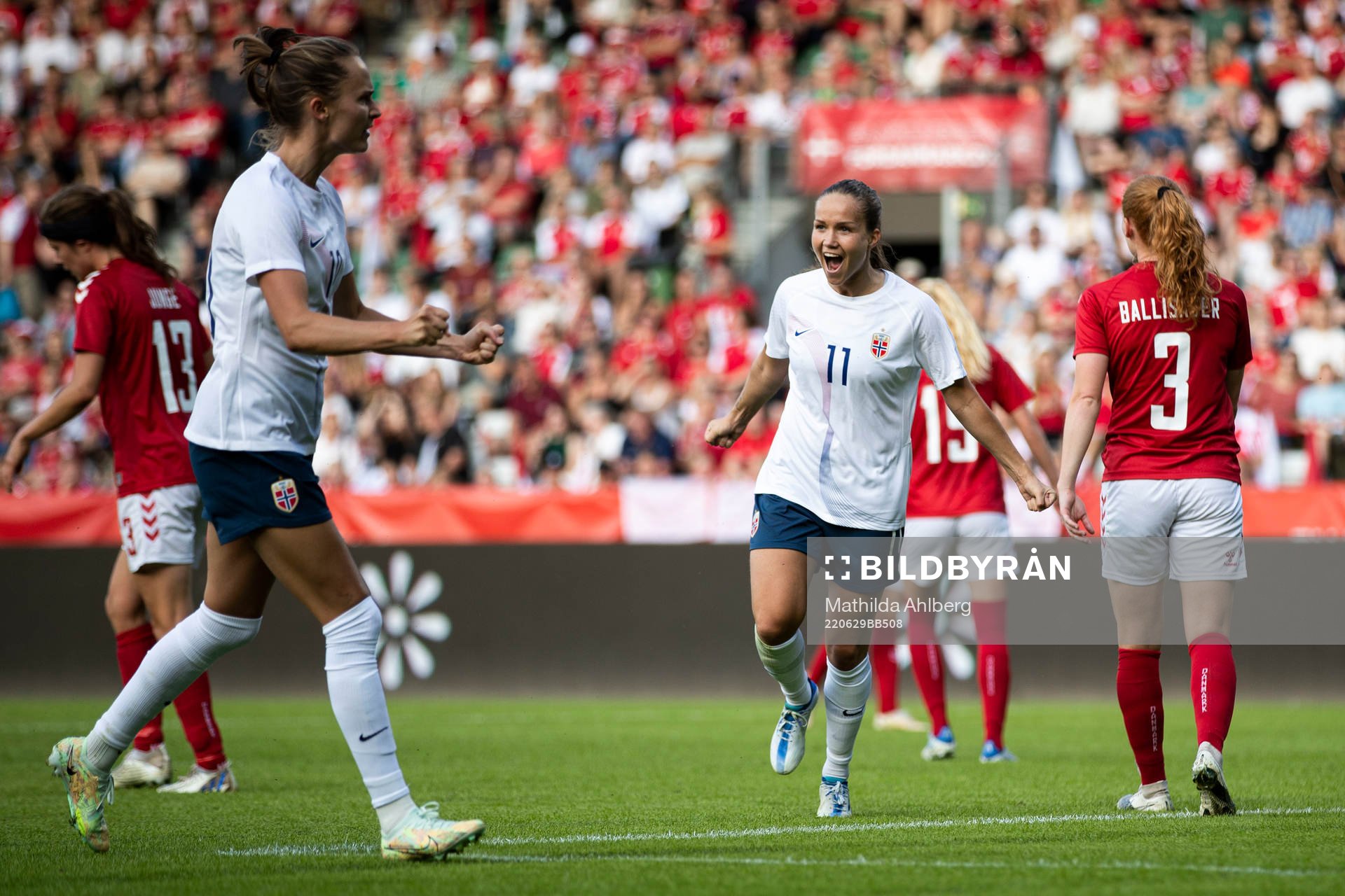 Guro Reiten of Norway celebrate
