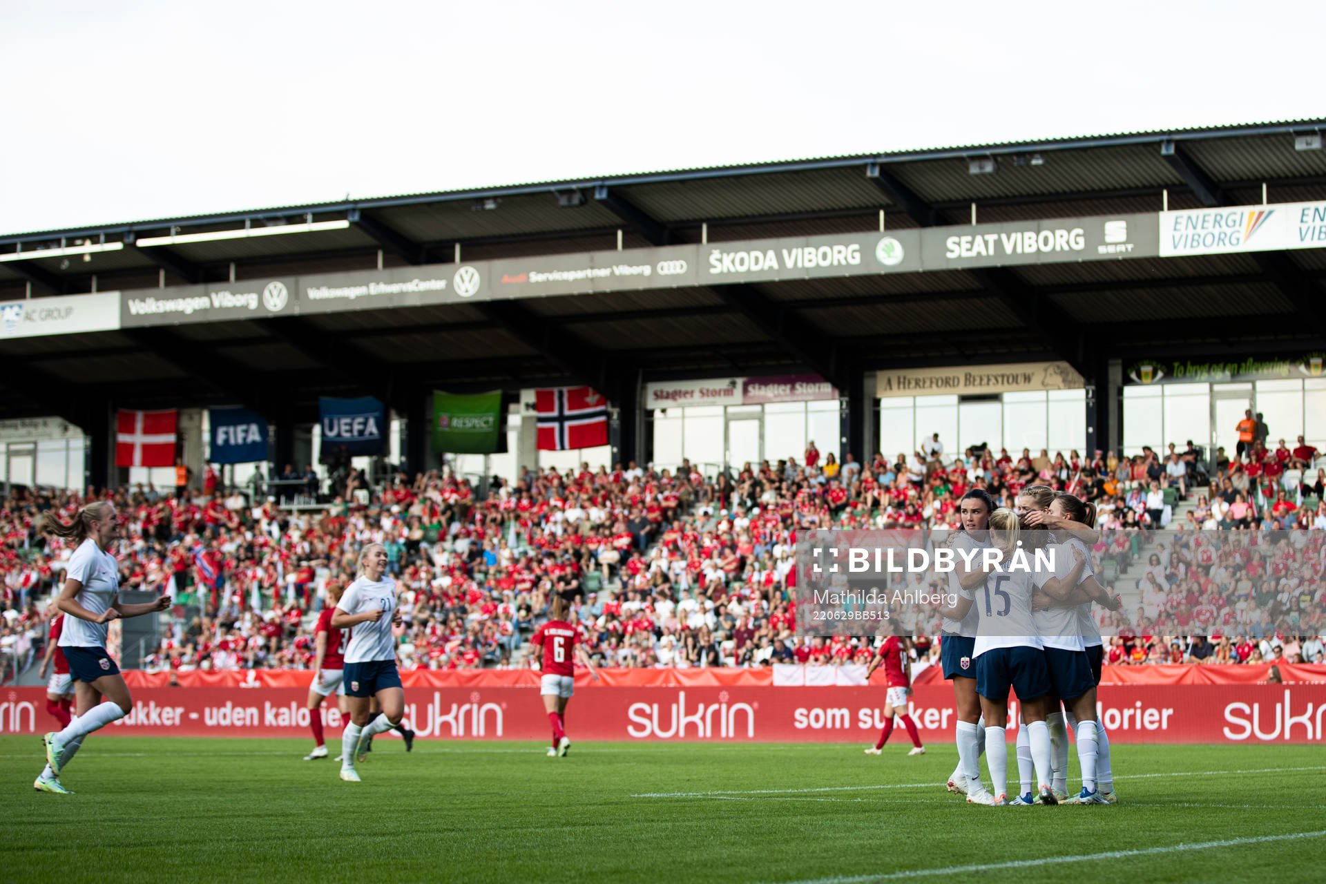 Guro Reiten of Norway celebrate the 1-2 goal with teammates