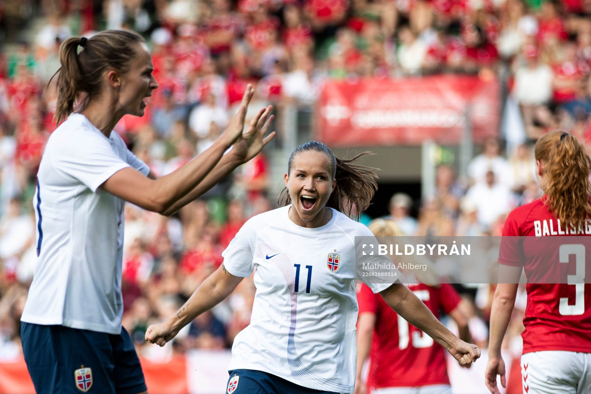 Guro Reiten of Norway celebrate