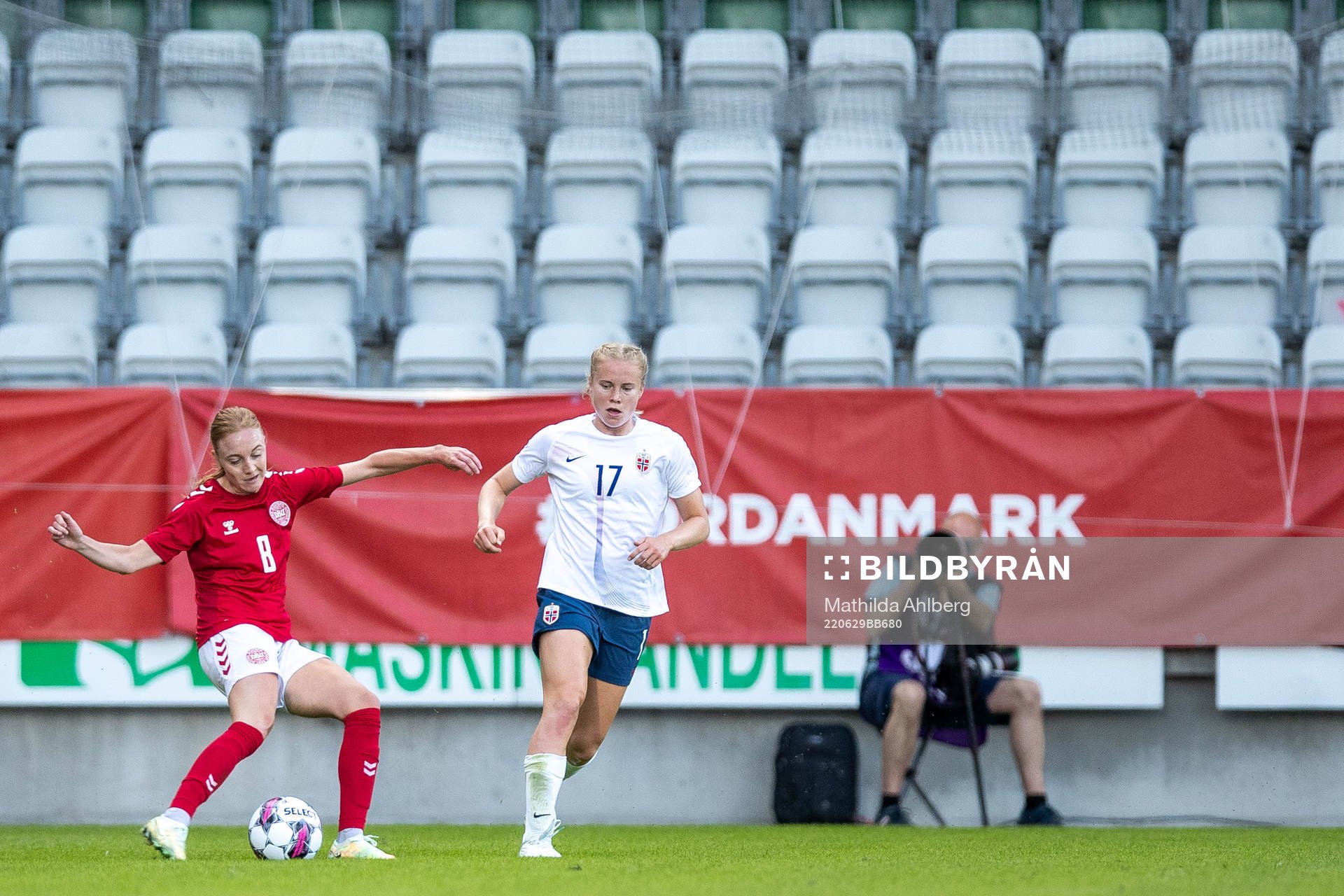 Sara Holmgaard of Denmark and Julie Blakstad of Norway