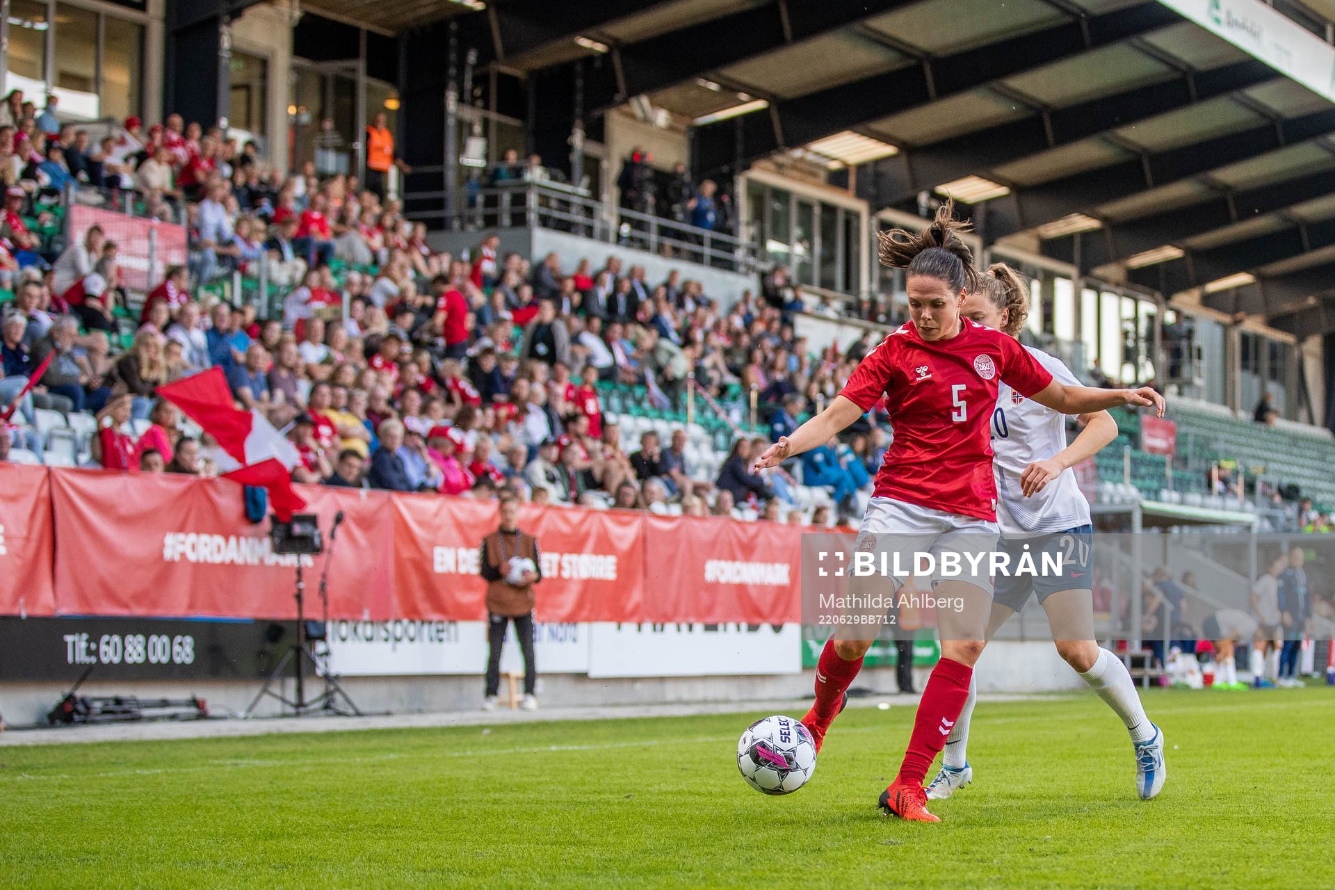 Simone Boye of Denmark and Synne Skinnes Hansen of Norway
