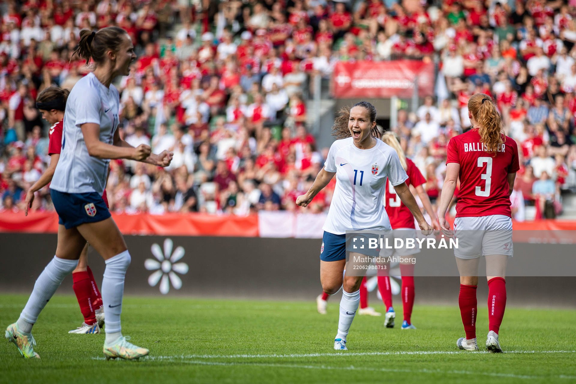 Guro Reiten of Norway celebrates 1-2