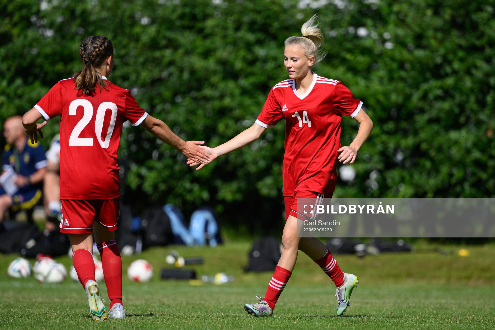 Holly Persson under en fotbollsmatch på SvFF:s riksläger för F15 den 29 juni 2022 i Halmstad. 