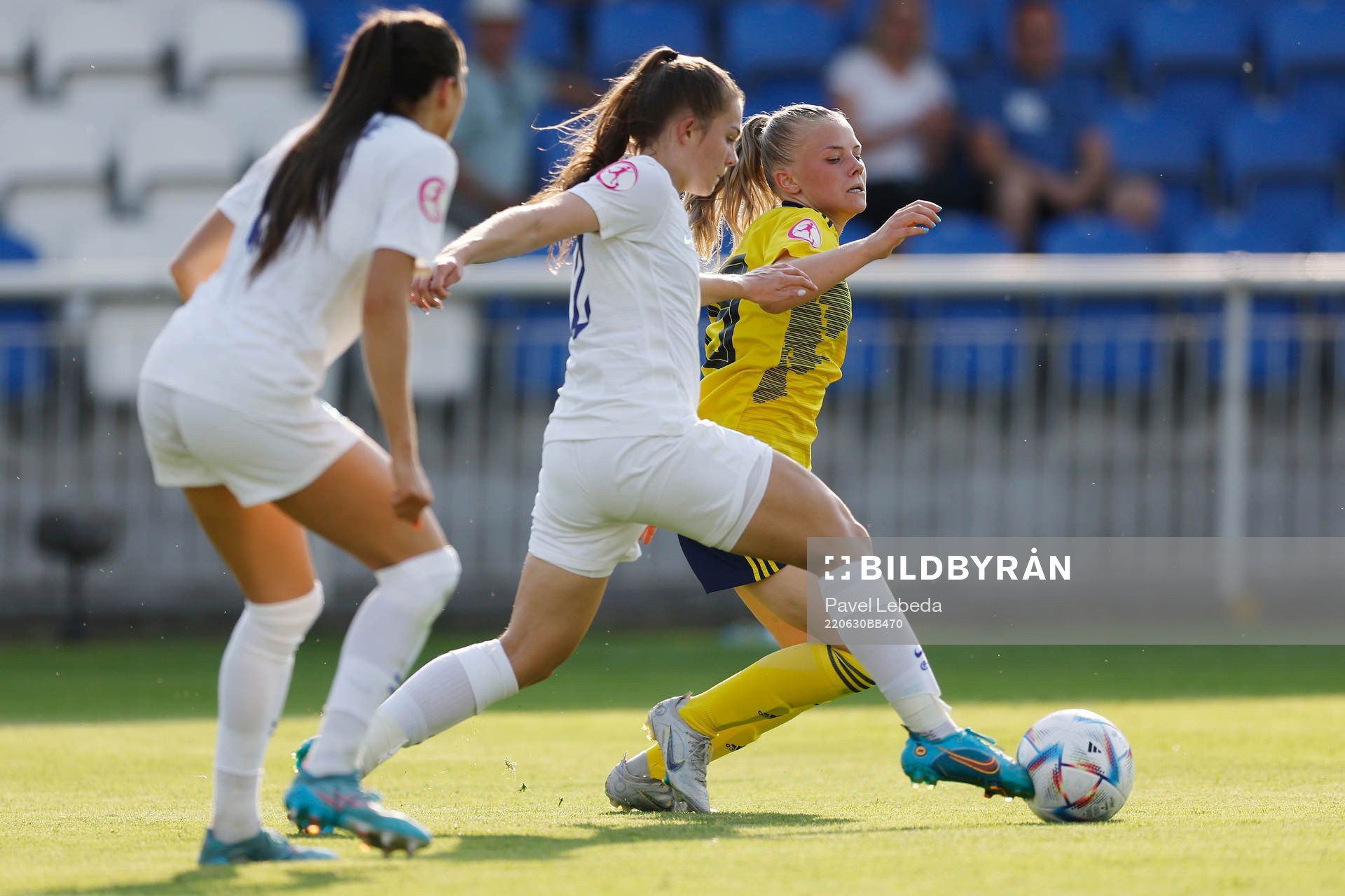 Matilda Nildén of Sweden in action against Tara Bourne and