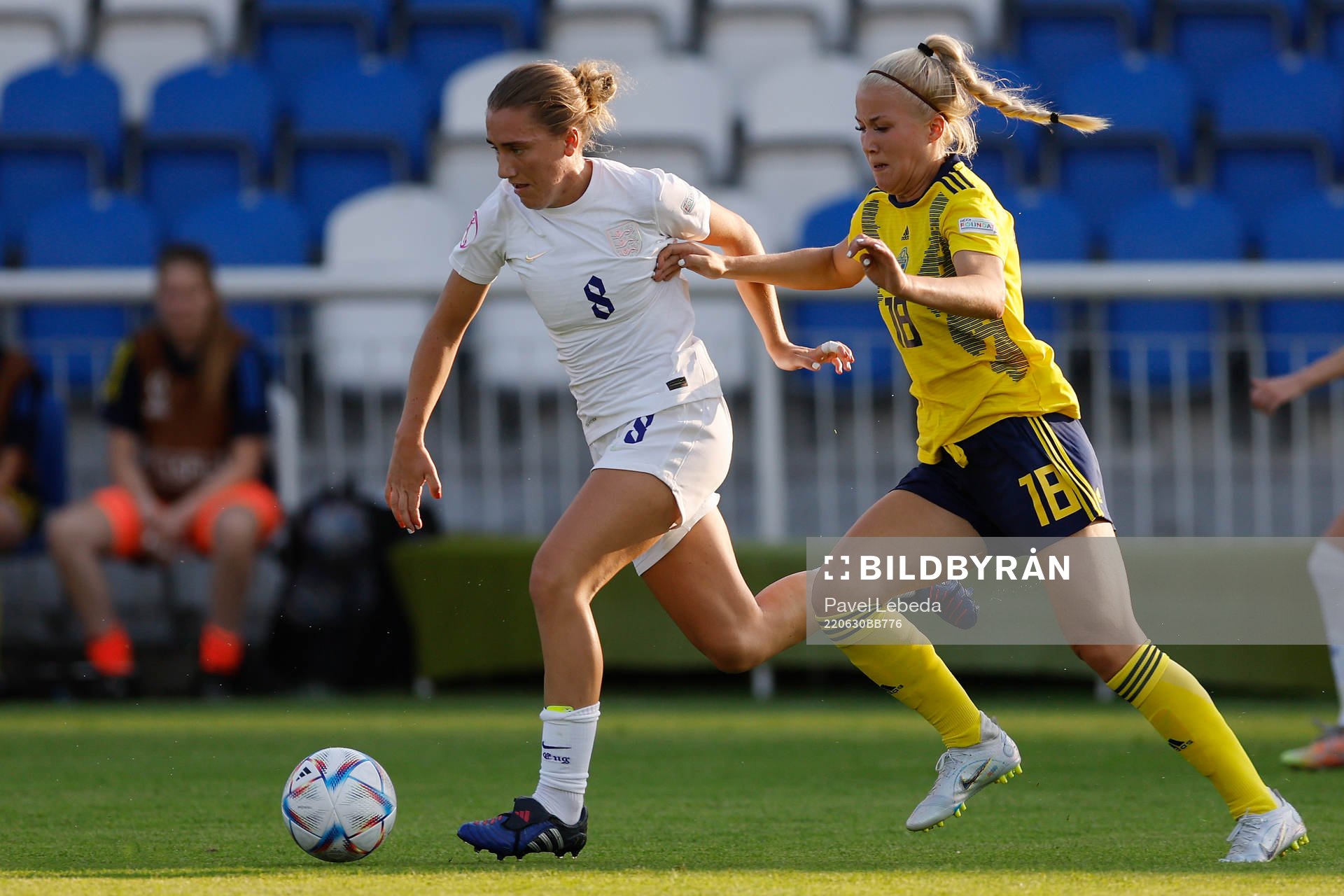Maisie Symonds of England and Felicia Jastré Högberg of