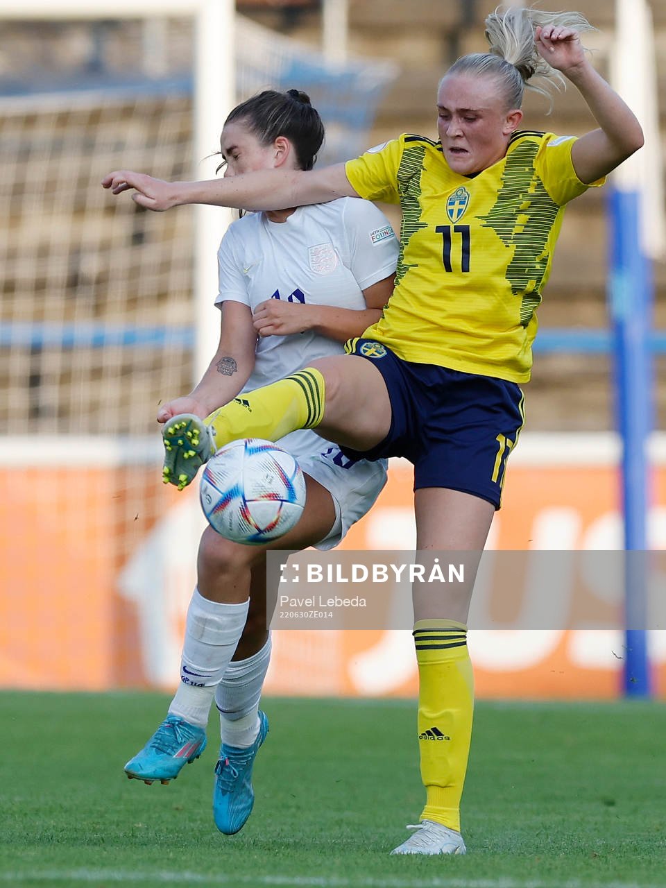 Emilia Bengtsson of Sweden in action against Grace Clinton