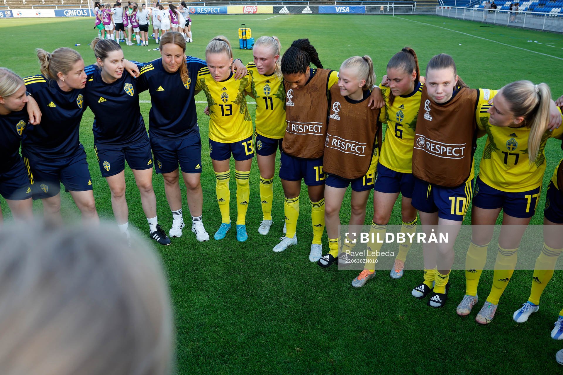 Emilia Bengtsson of Sweden in action against Grace Clinton