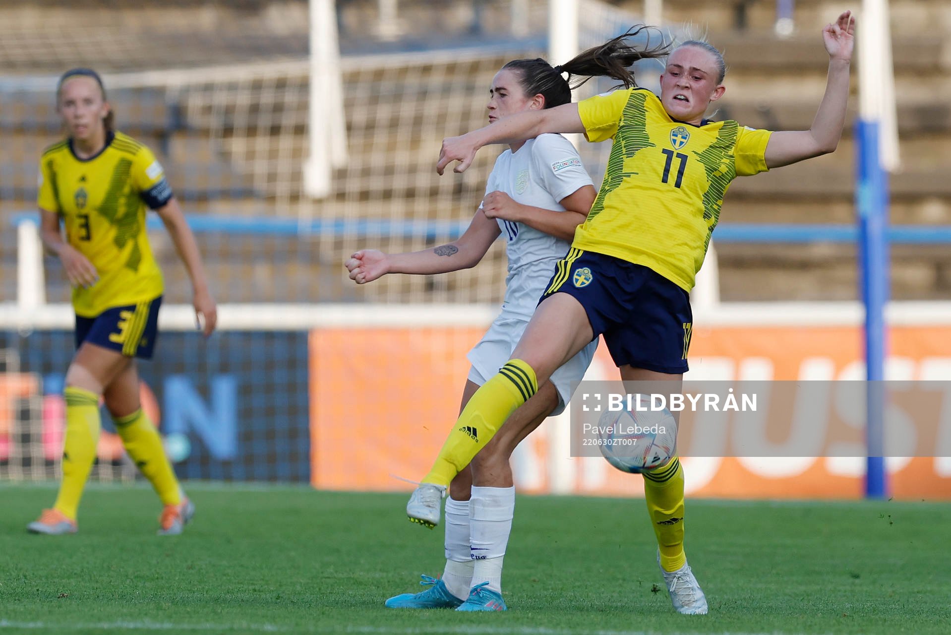 Emilia Bengtsson of Sweden in action against Grace Clinton