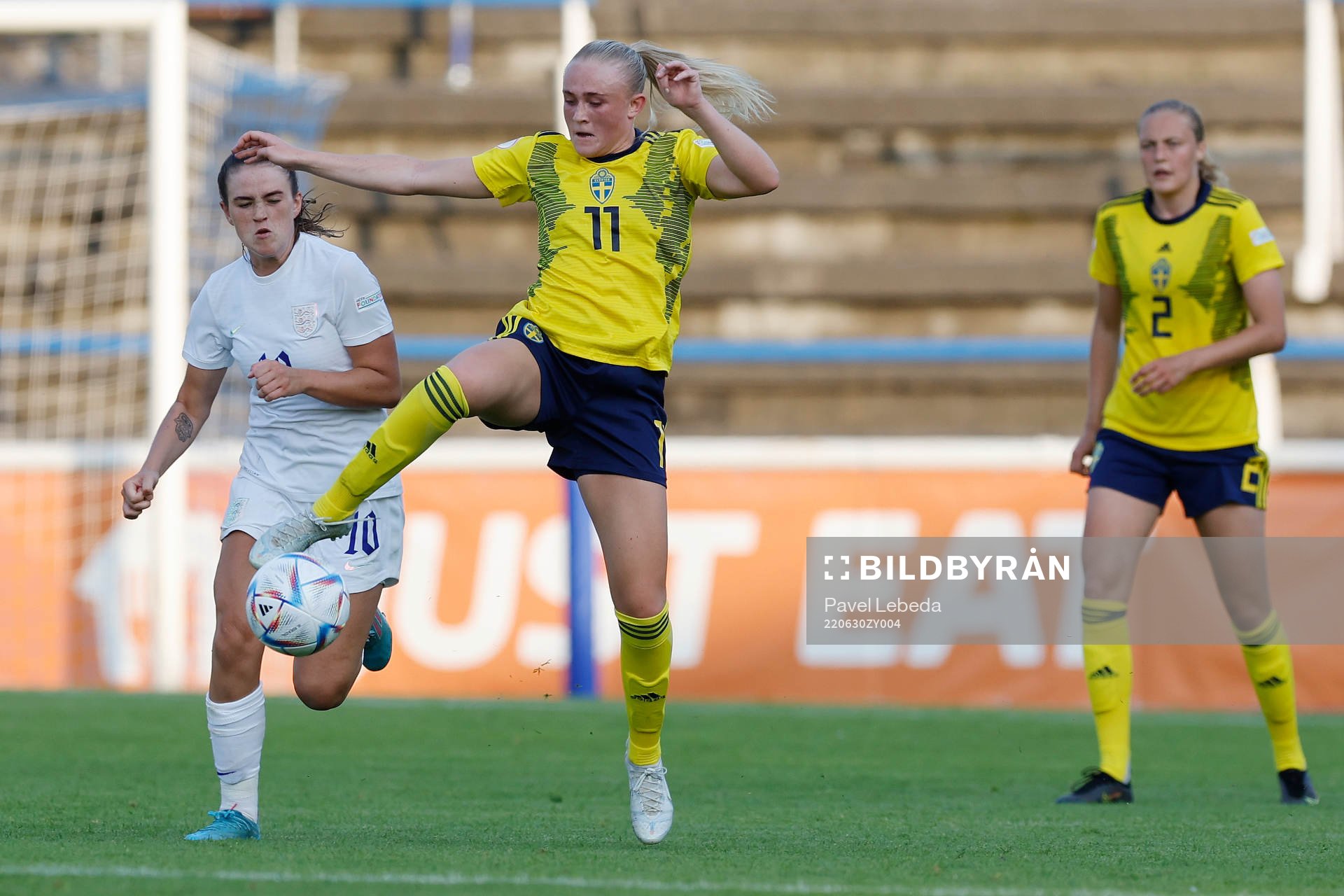 Emilia Bengtsson of Sweden in action against Grace Clinton