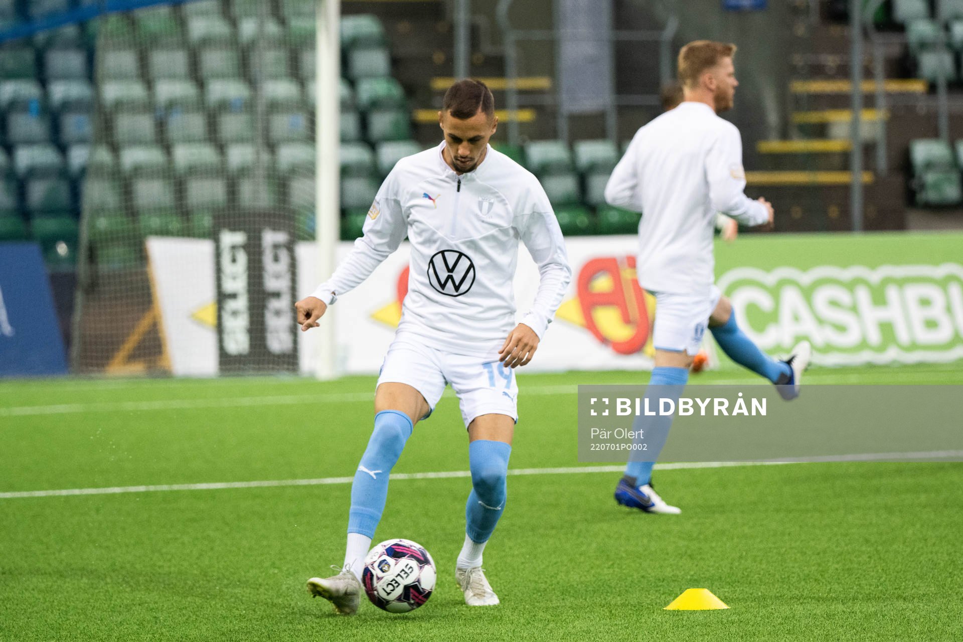 Malmö FFs Veljko Birmancevic innan fotbollsmatchen i