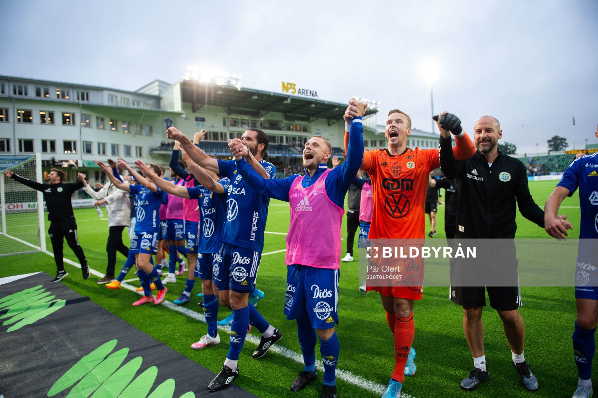 Sundsvallspelare jublar efter fotbollsmatchen i Allsvenskan mellan GIF Sundsvall och Malmö FF den 1 juli 2022 i Sundsvall. 
