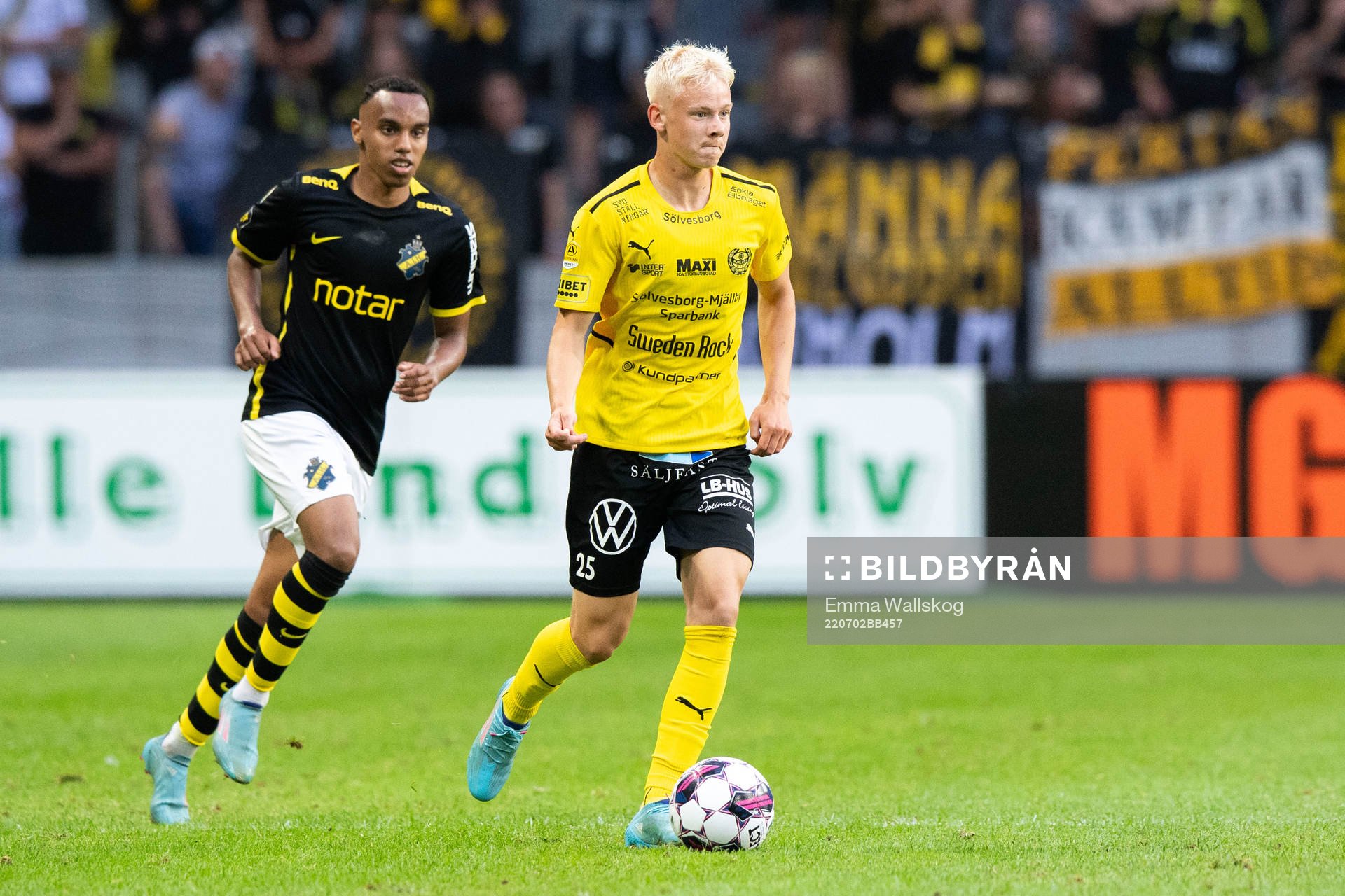 s Bilal Hussein och Mjällbys Otto Rosengren