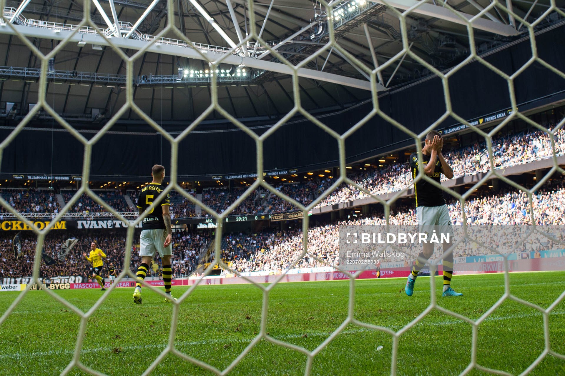 s Mikael Lustig och Alexander Milosevic deppar