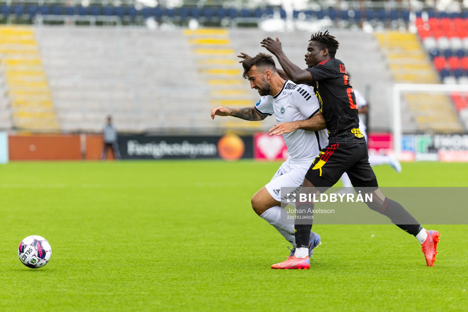 Utsiktens Allan Mohideen och Östersunds Yannick Adjoumani