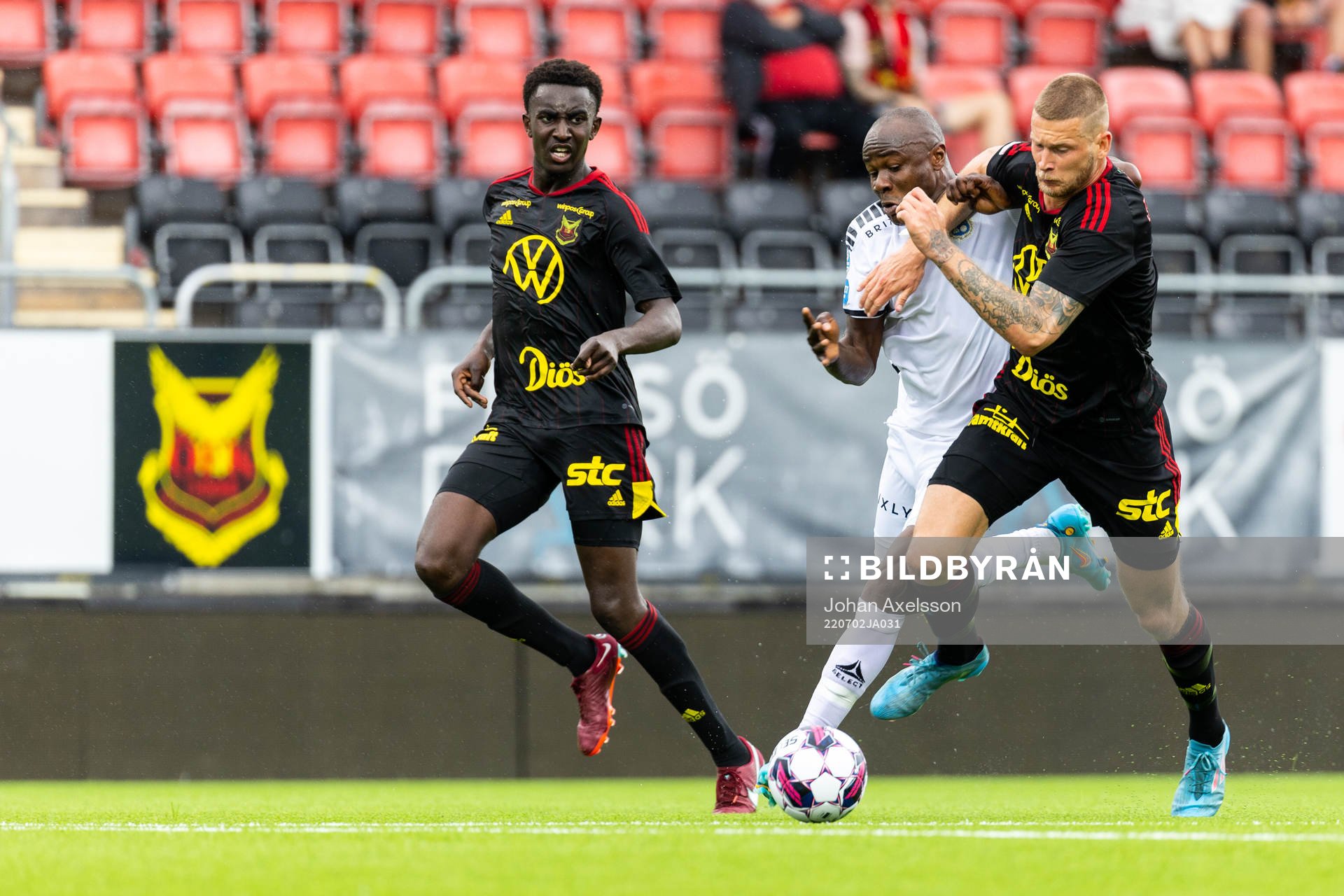 Utsiktens Nsima Peter och Östersunds Kevin Jablinski