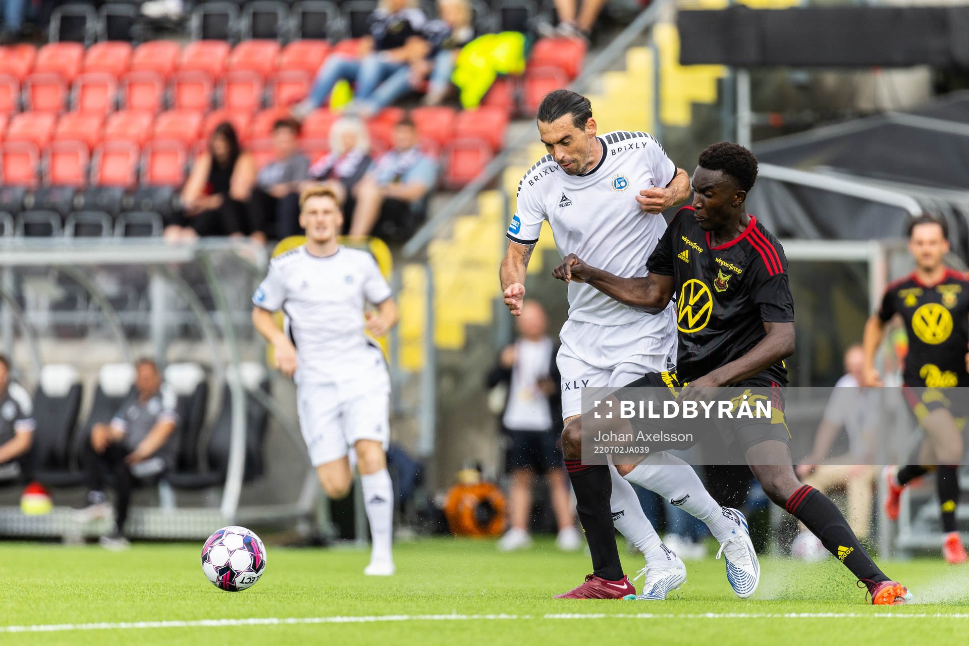 Utsiktens Jonathan Quintero Olsson och Östersunds Peter