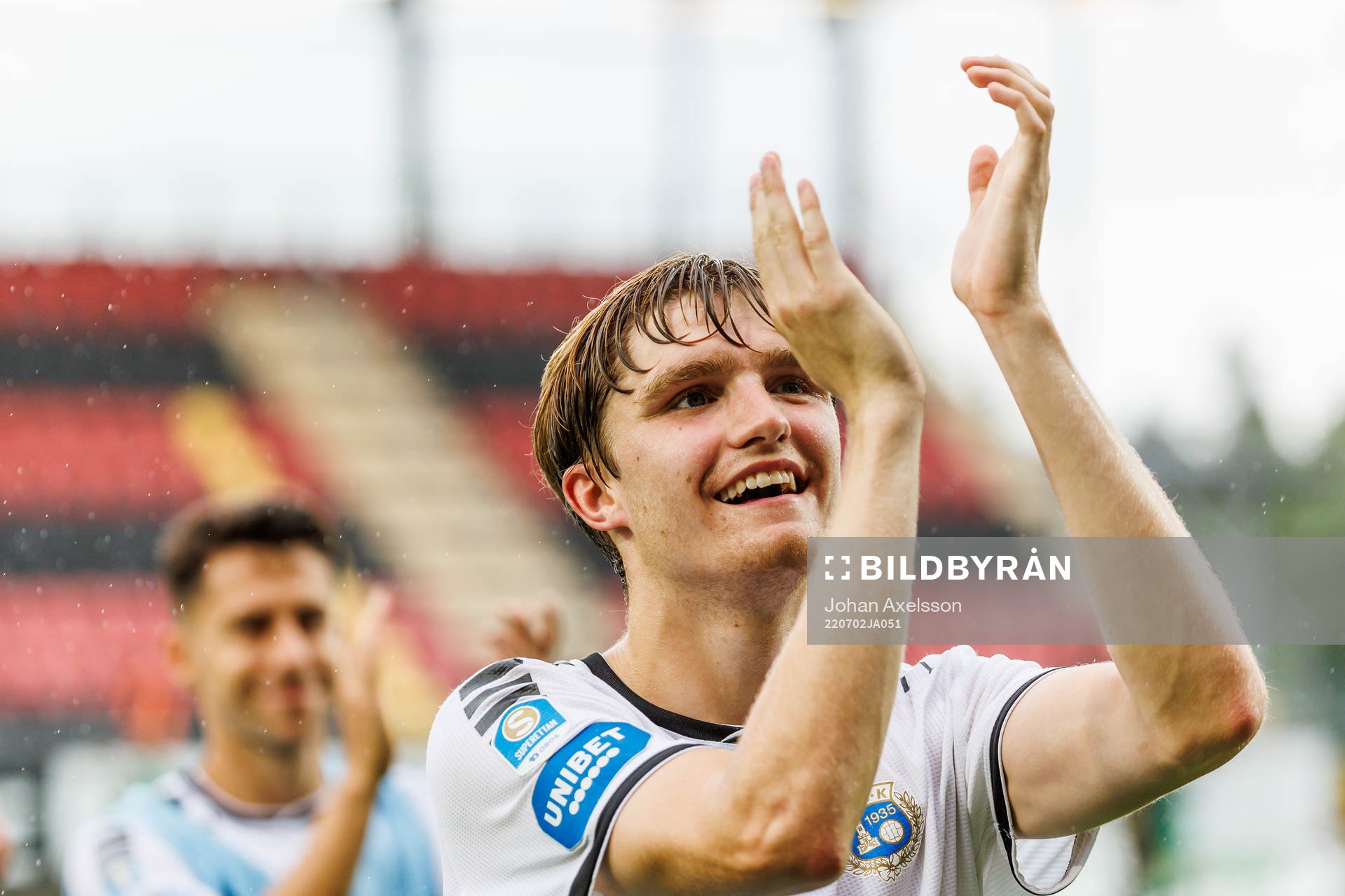 Utsiktens Jakob Hedenquist  jublar erfter  fotbollsmatchen