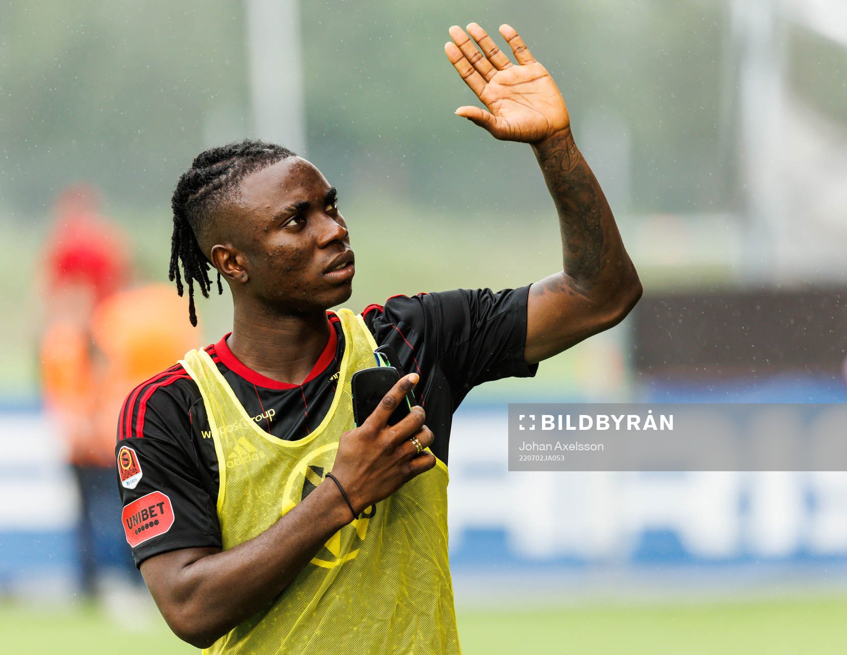 Östersunds Jordan Attah Kadiri  tackar publiken