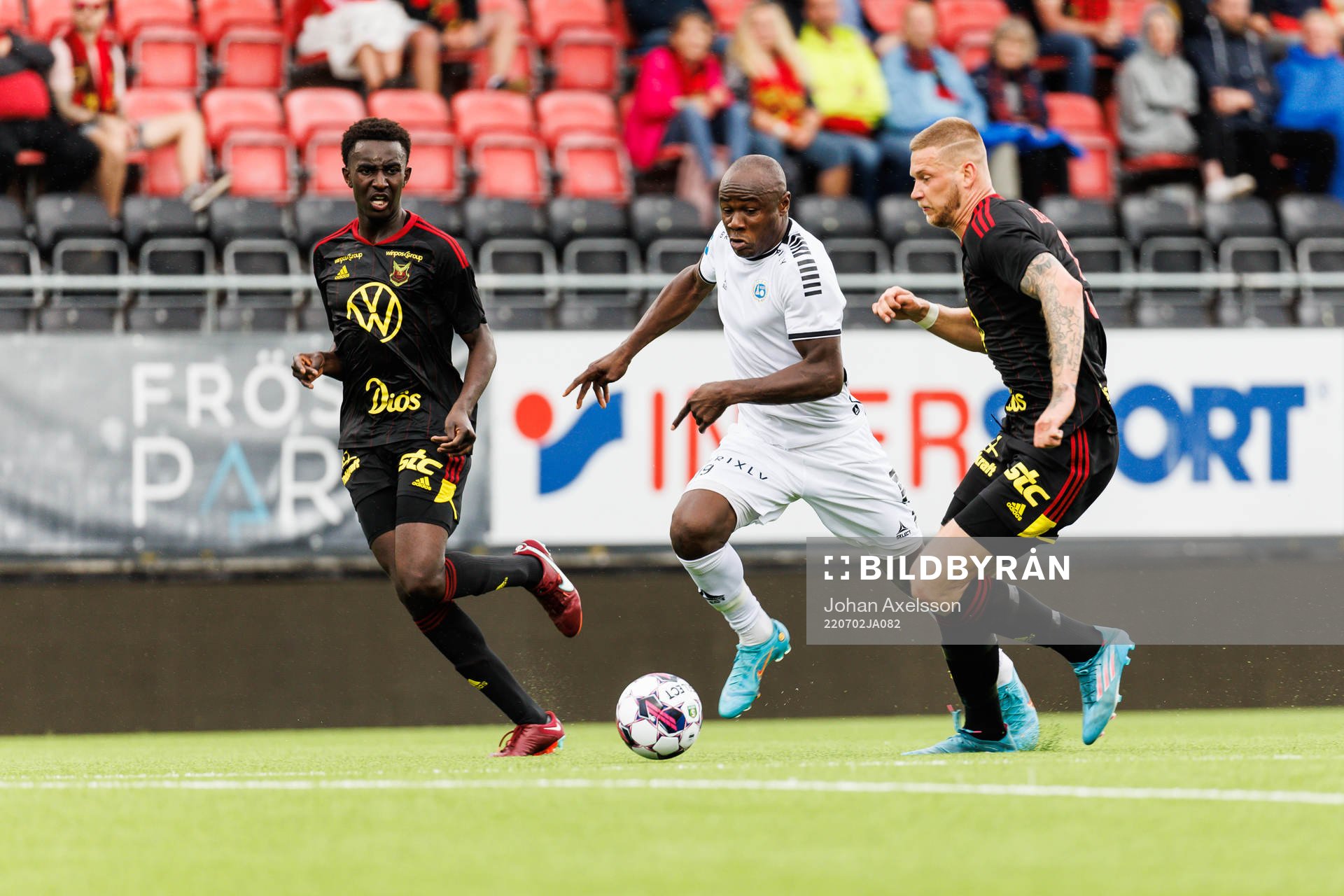 Utsiktens Nsima Peter och Östersunds Kevin Jablinski
