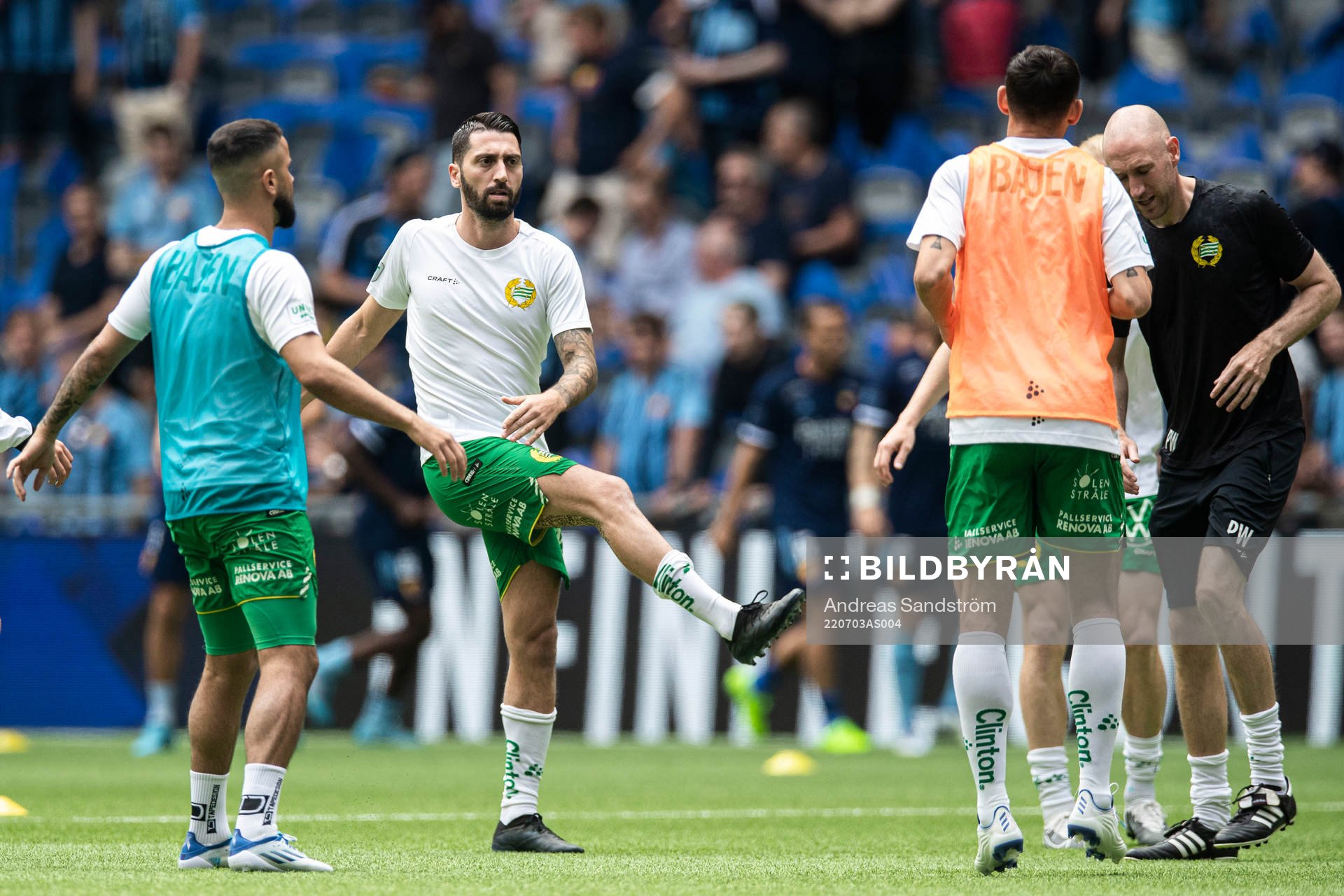 Hammarbys Nahir Besara värmer upp