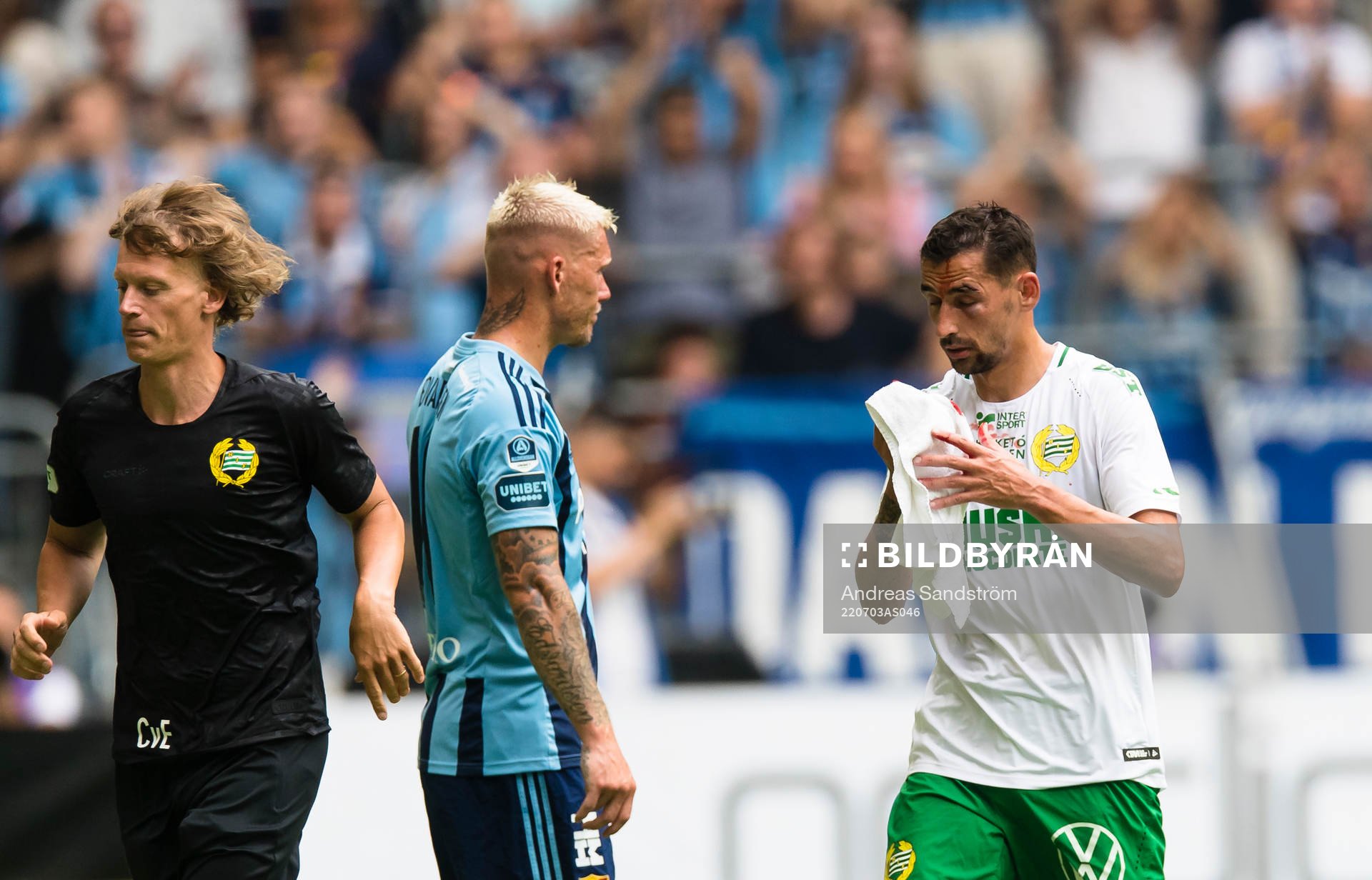 Hammarbys Loret Sadiku blöder